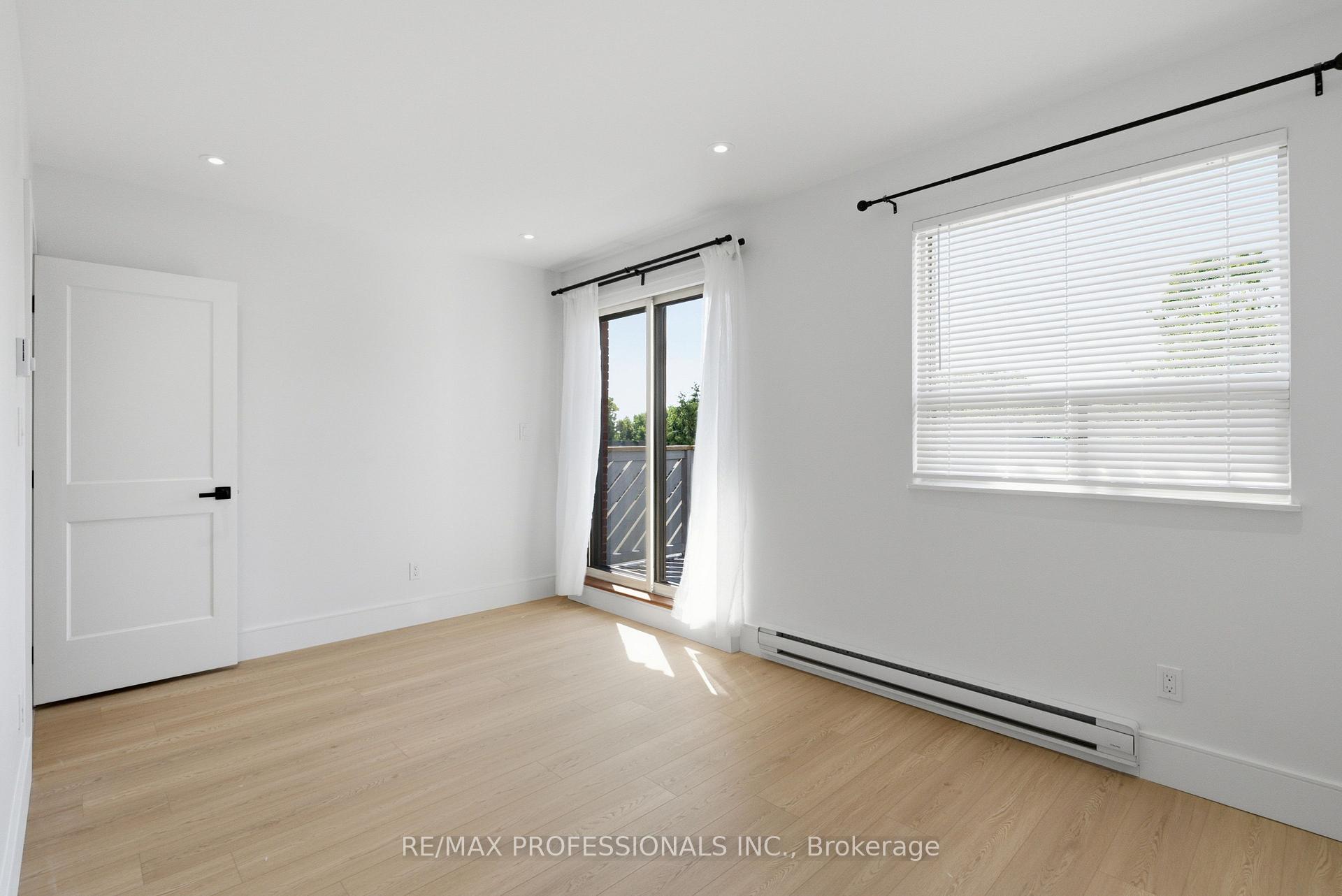 Photo 23 of 105 Cavell Avenue, Etobicoke, Mimico — HOMEH