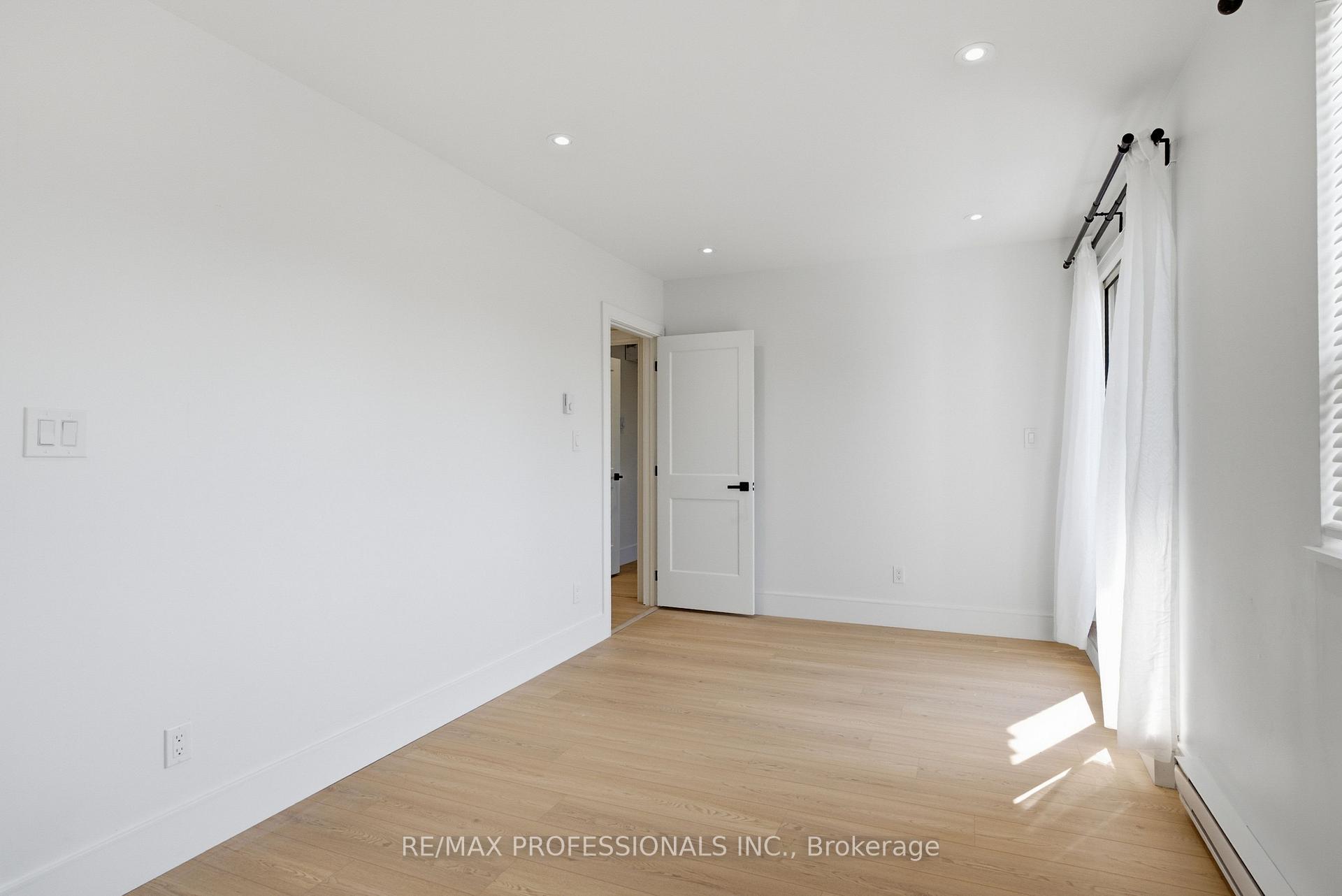 Photo 24 of 105 Cavell Avenue, Etobicoke, Mimico — HOMEH
