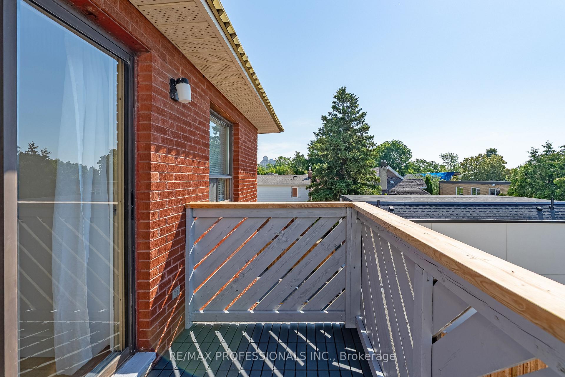 Photo 25 of 105 Cavell Avenue, Etobicoke, Mimico — HOMEH