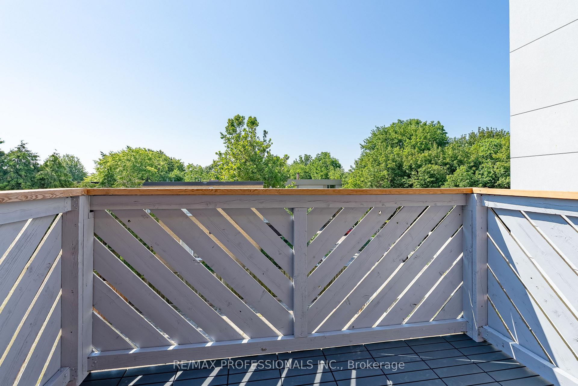 Photo 26 of 105 Cavell Avenue, Etobicoke, Mimico — HOMEH