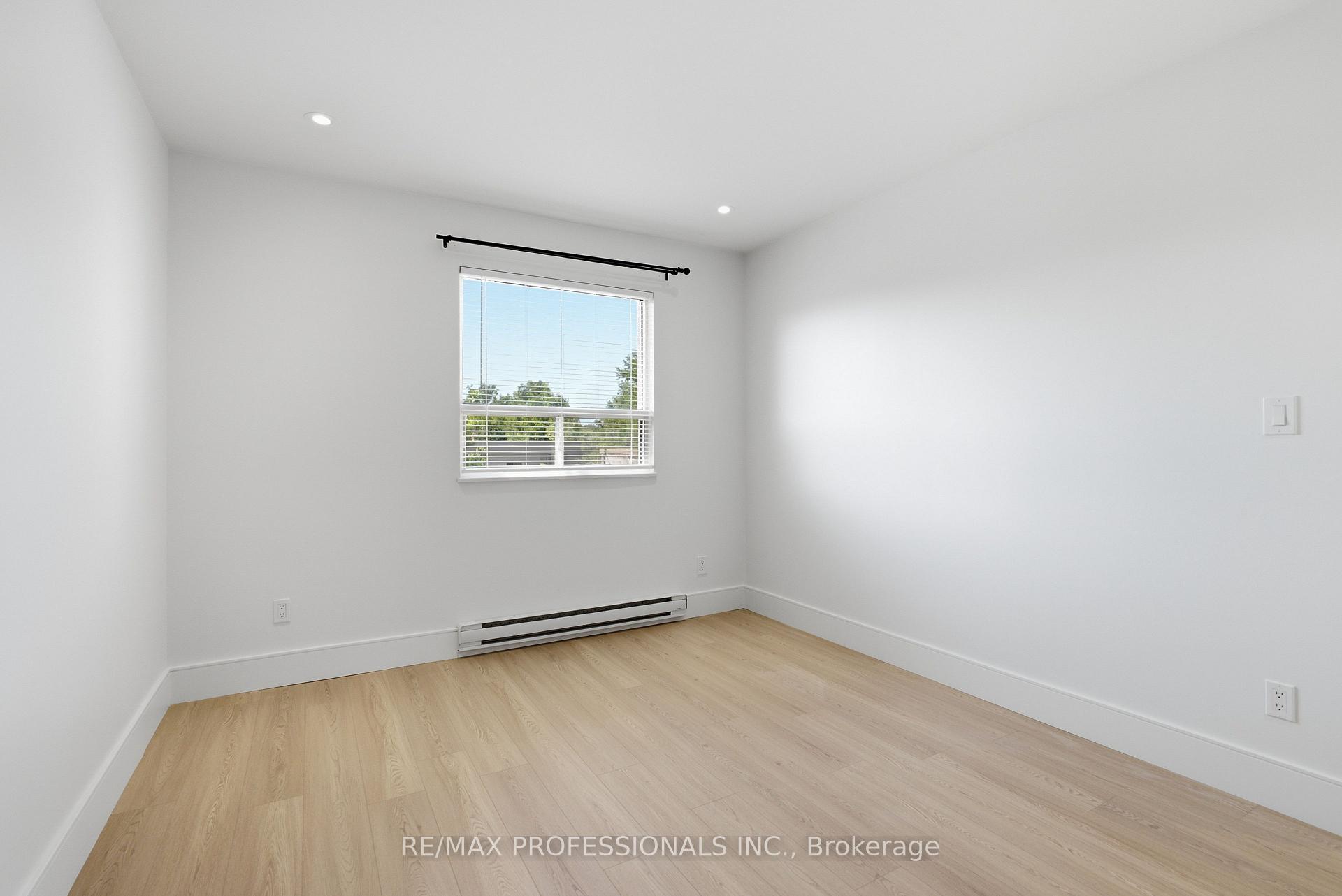 Photo 30 of 105 Cavell Avenue, Etobicoke, Mimico — HOMEH