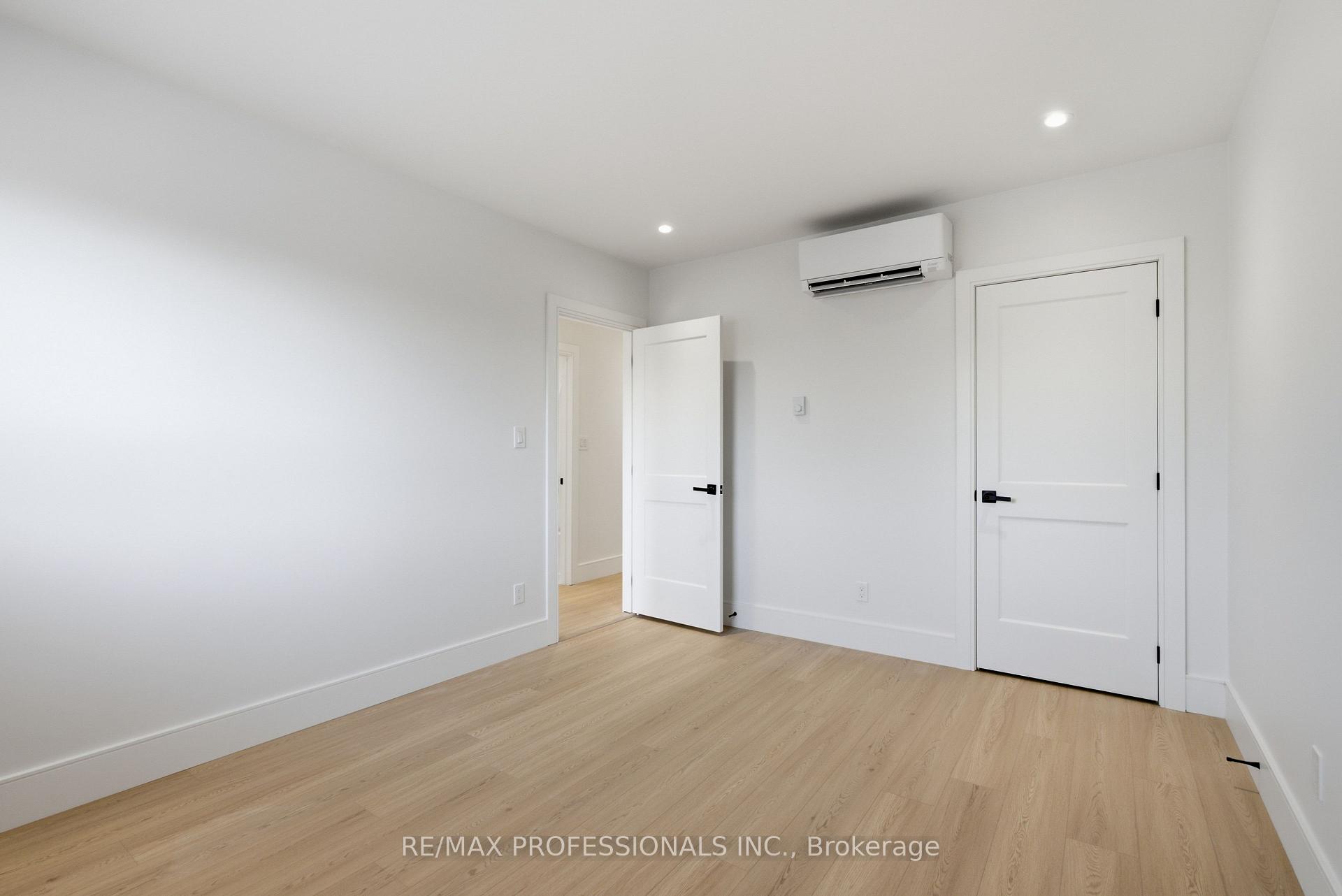Photo 31 of 105 Cavell Avenue, Etobicoke, Mimico — HOMEH