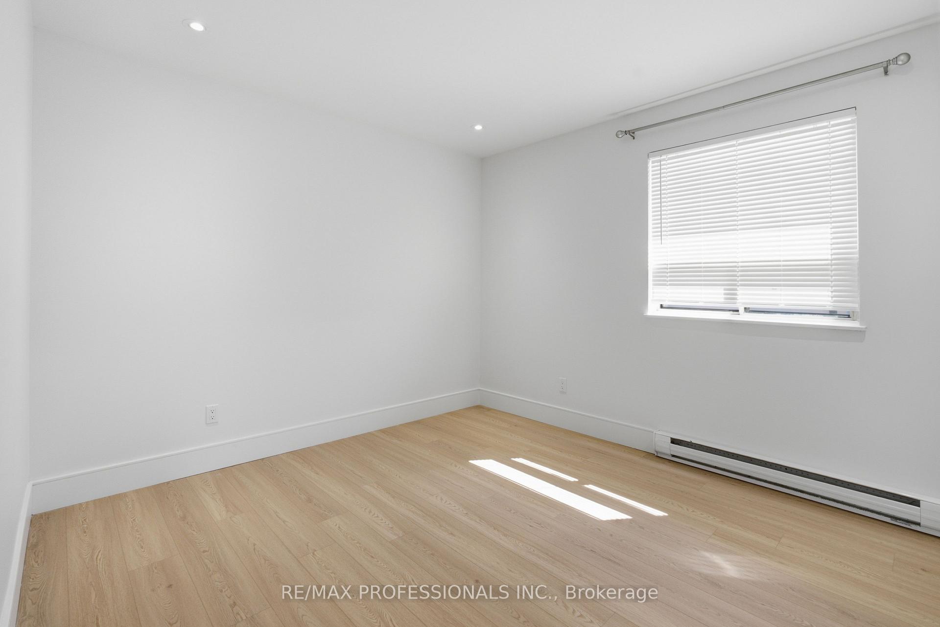 Photo 32 of 105 Cavell Avenue, Etobicoke, Mimico — HOMEH