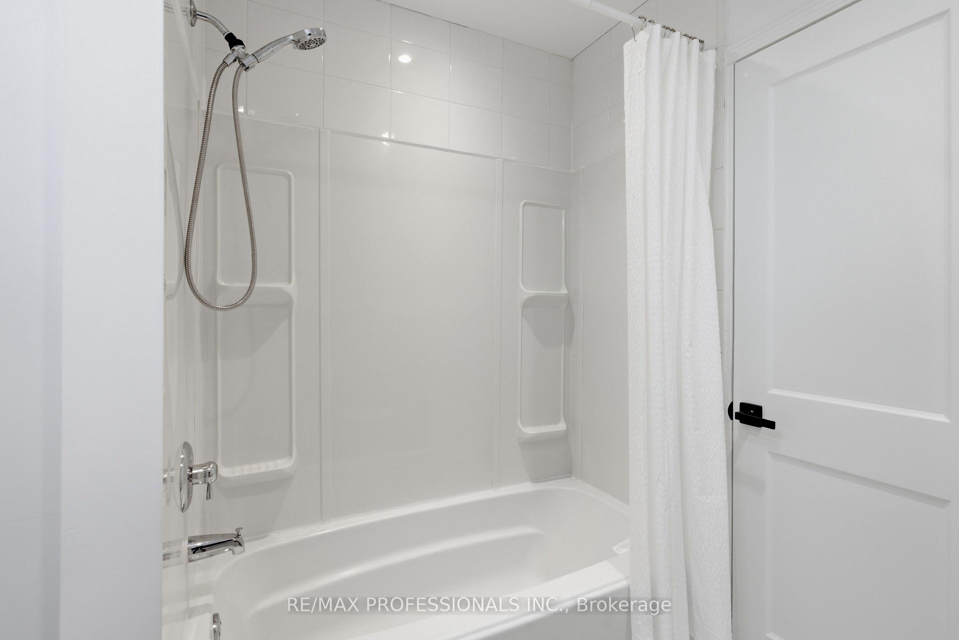 Photo 37 of 105 Cavell Avenue, Etobicoke, Mimico — HOMEH