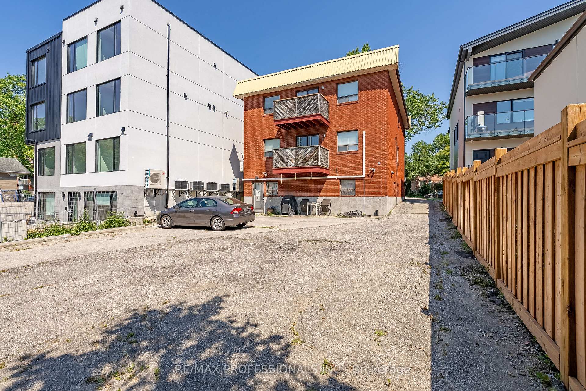 Photo 39 of 105 Cavell Avenue, Etobicoke, Mimico — HOMEH