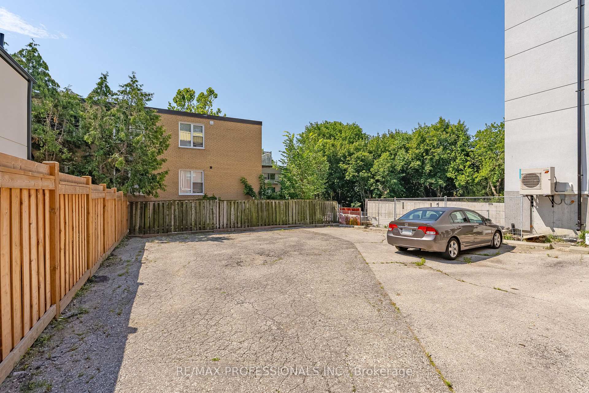 Photo 40 of 105 Cavell Avenue, Etobicoke, Mimico — HOMEH