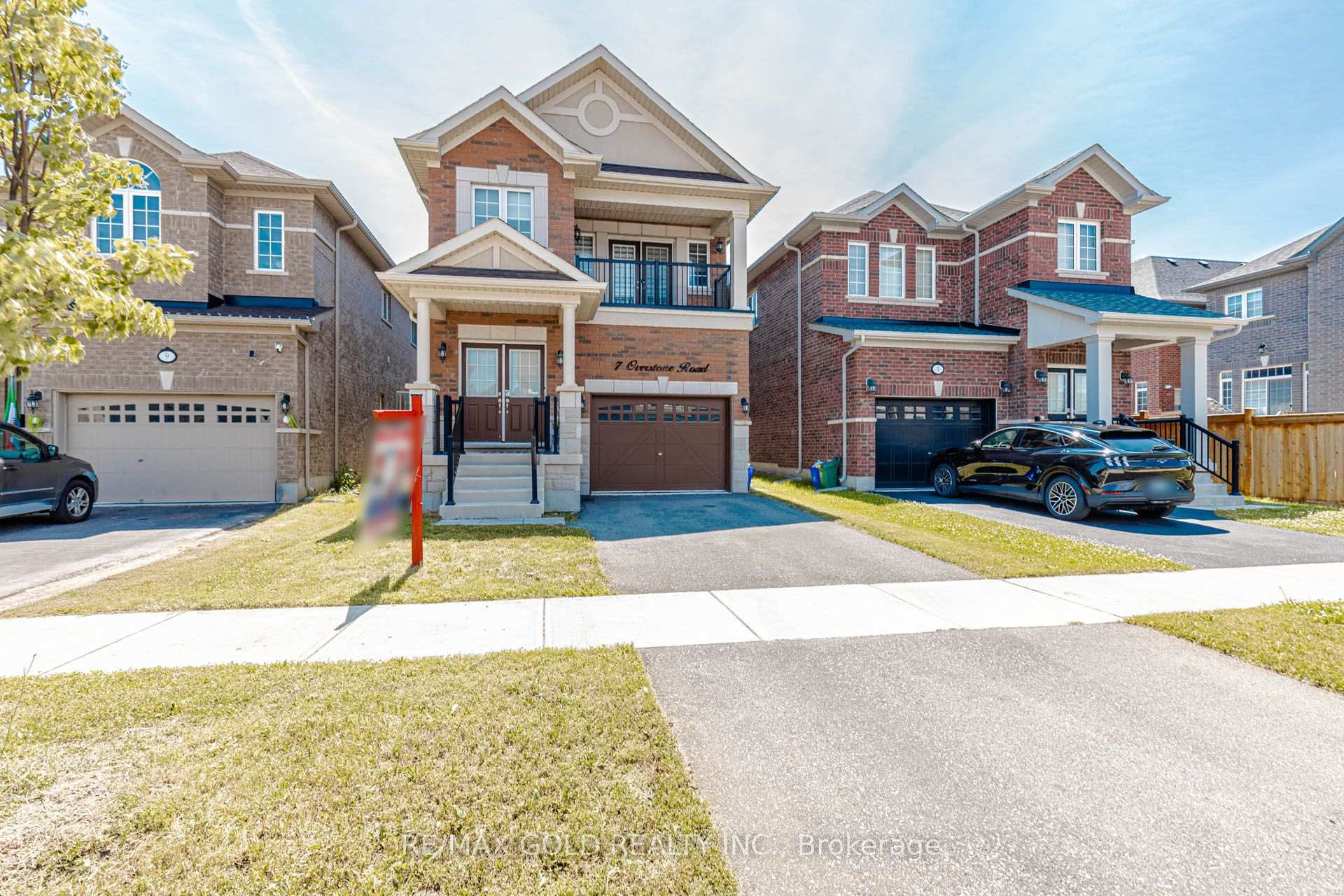 Photo 2 of 7 Overstone Road, Halton Hills, Georgetown — HOMEH