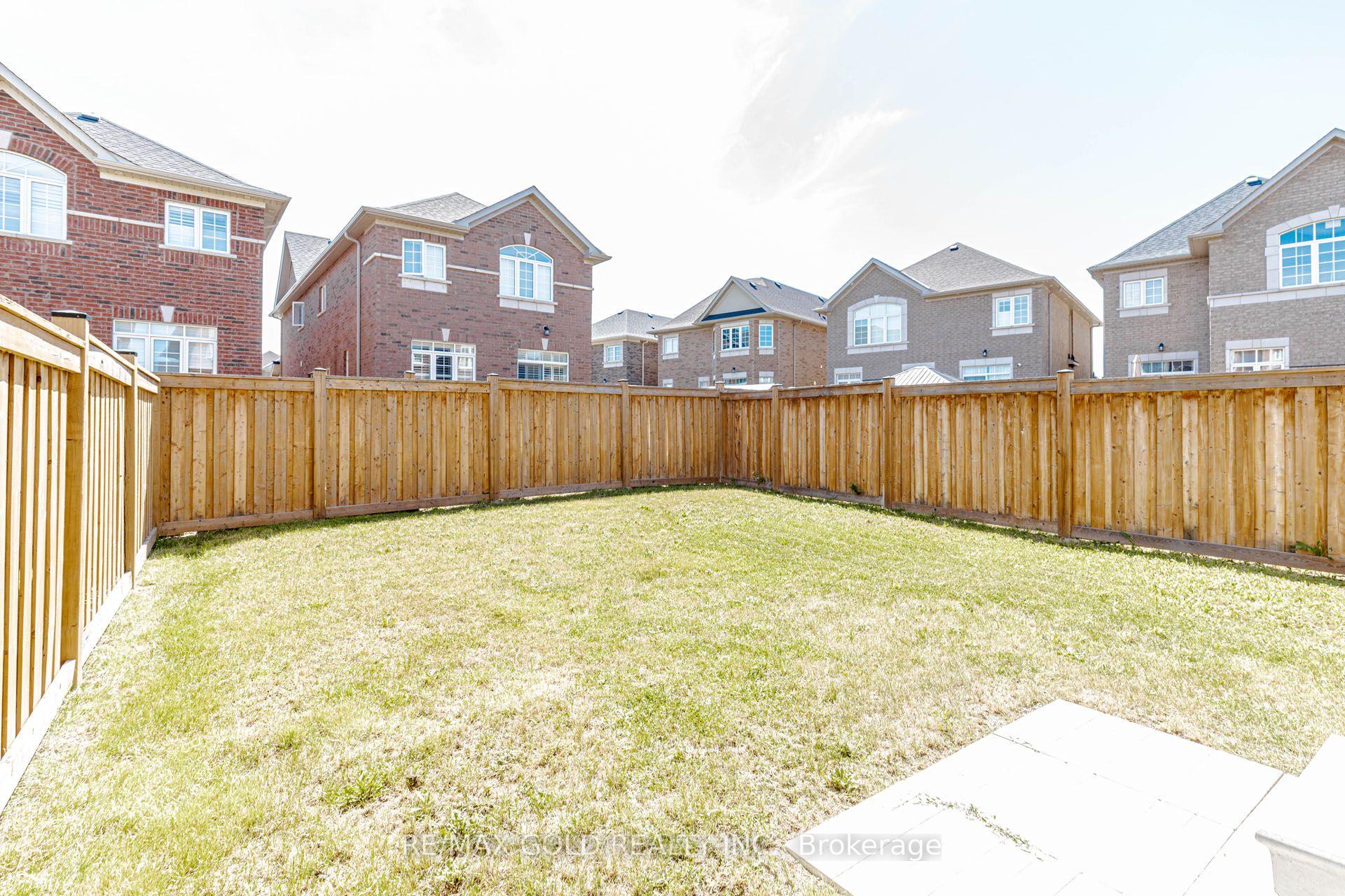 Photo 37 of 7 Overstone Road, Halton Hills, Georgetown — HOMEH