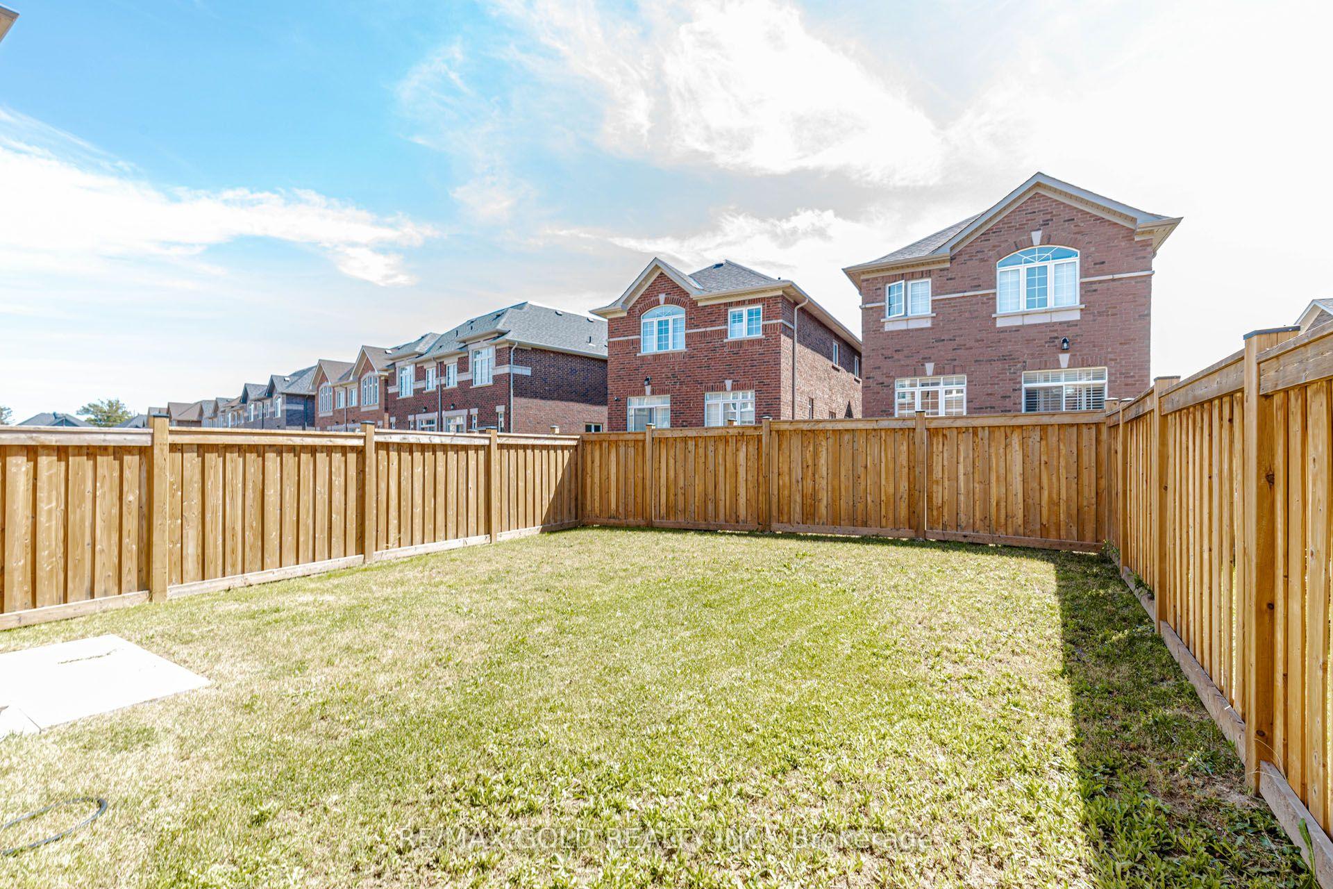 Photo 38 of 7 Overstone Road, Halton Hills, Georgetown — HOMEH