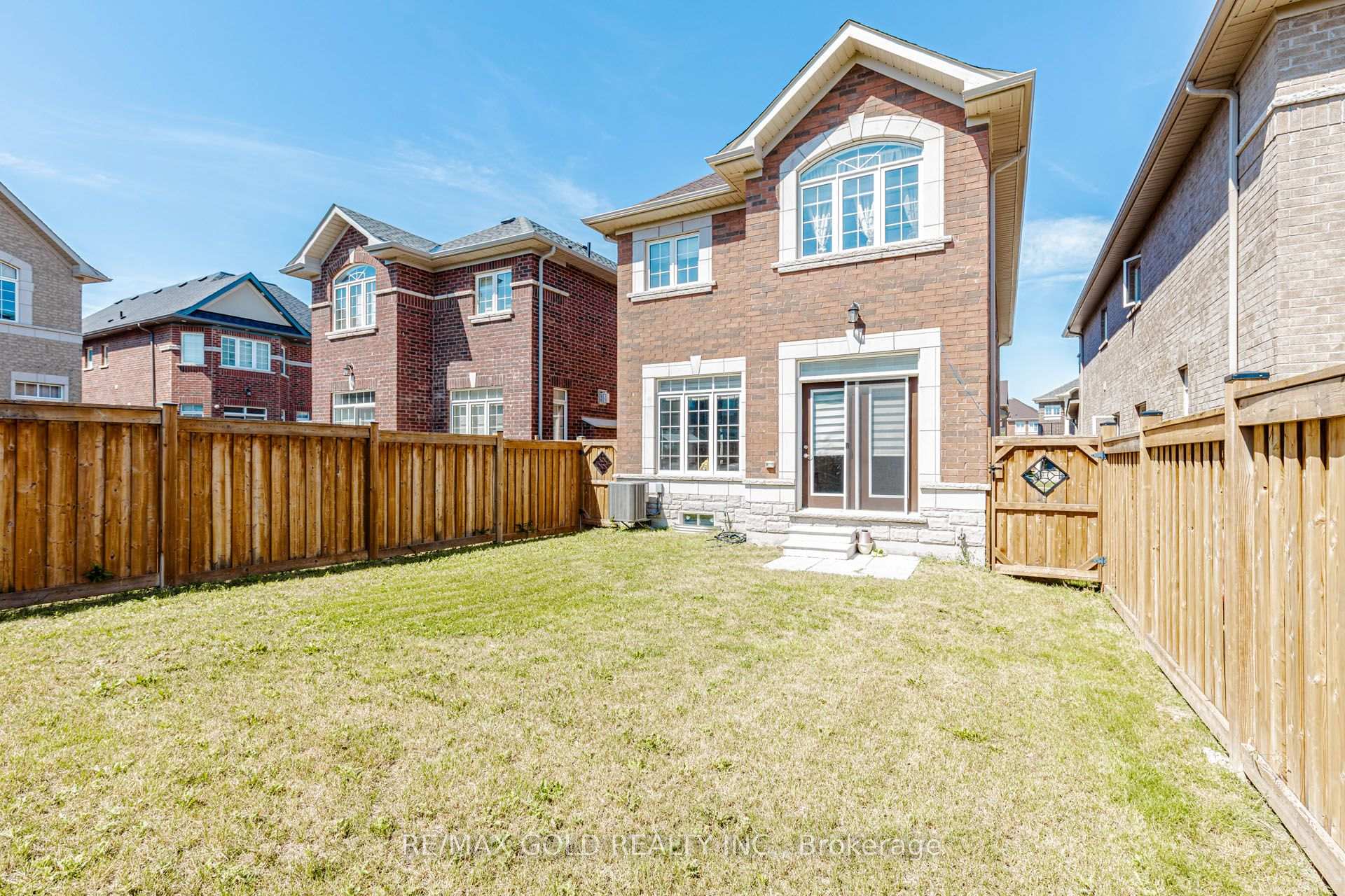Photo 39 of 7 Overstone Road, Halton Hills, Georgetown — HOMEH
