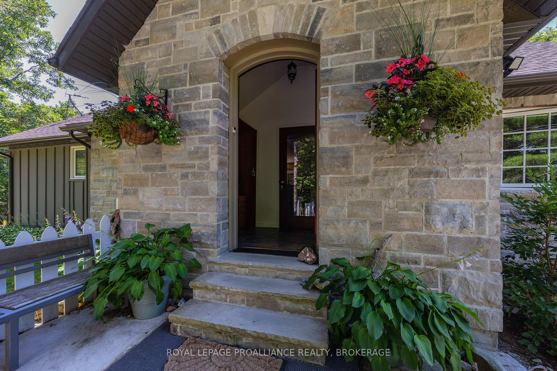 Photo 3 of 369 Old River Road, Front of Yonge, Front of Yonge Twp — HOMEH
