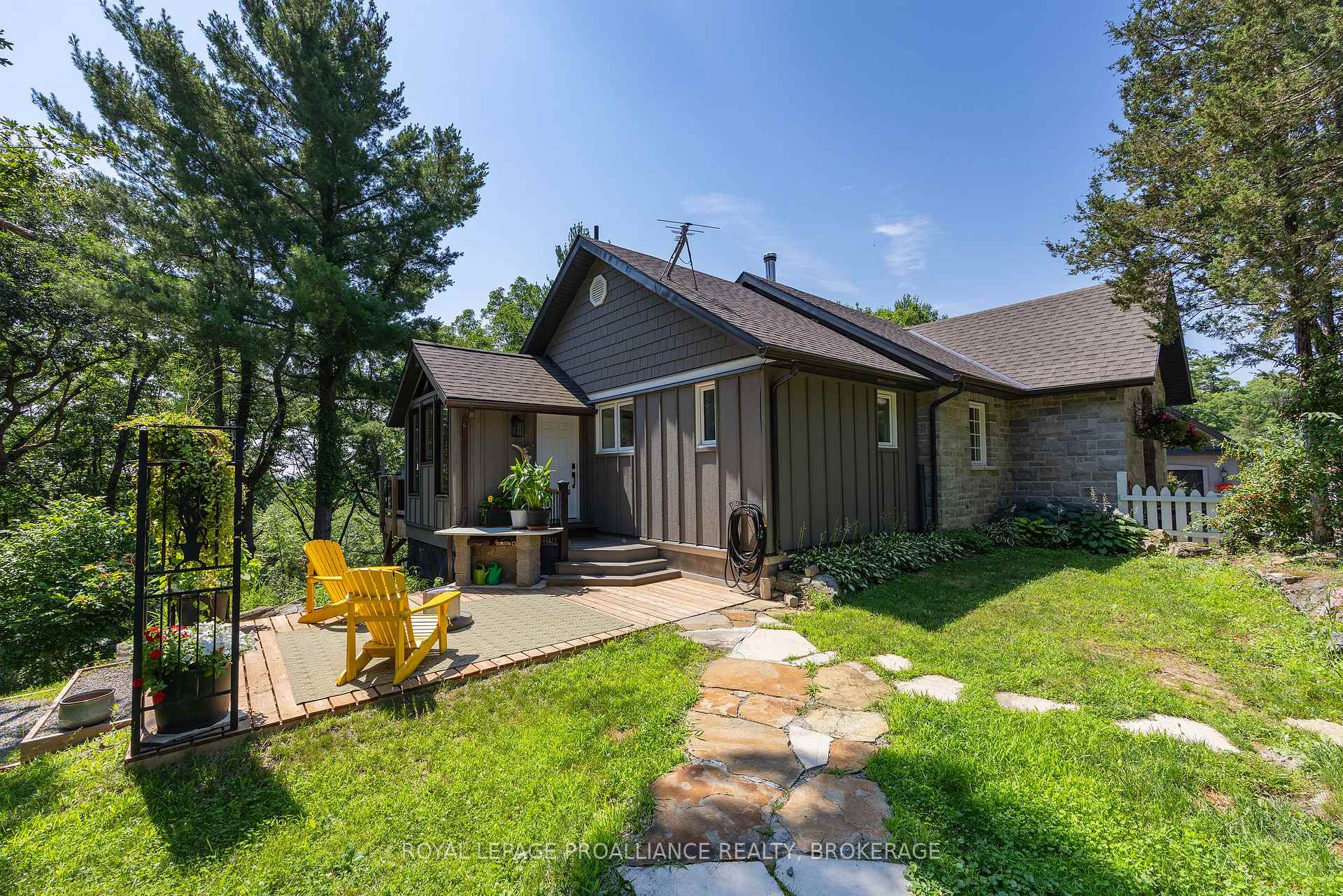 Photo 6 of 369 Old River Road, Front of Yonge, Front of Yonge Twp — HOMEH