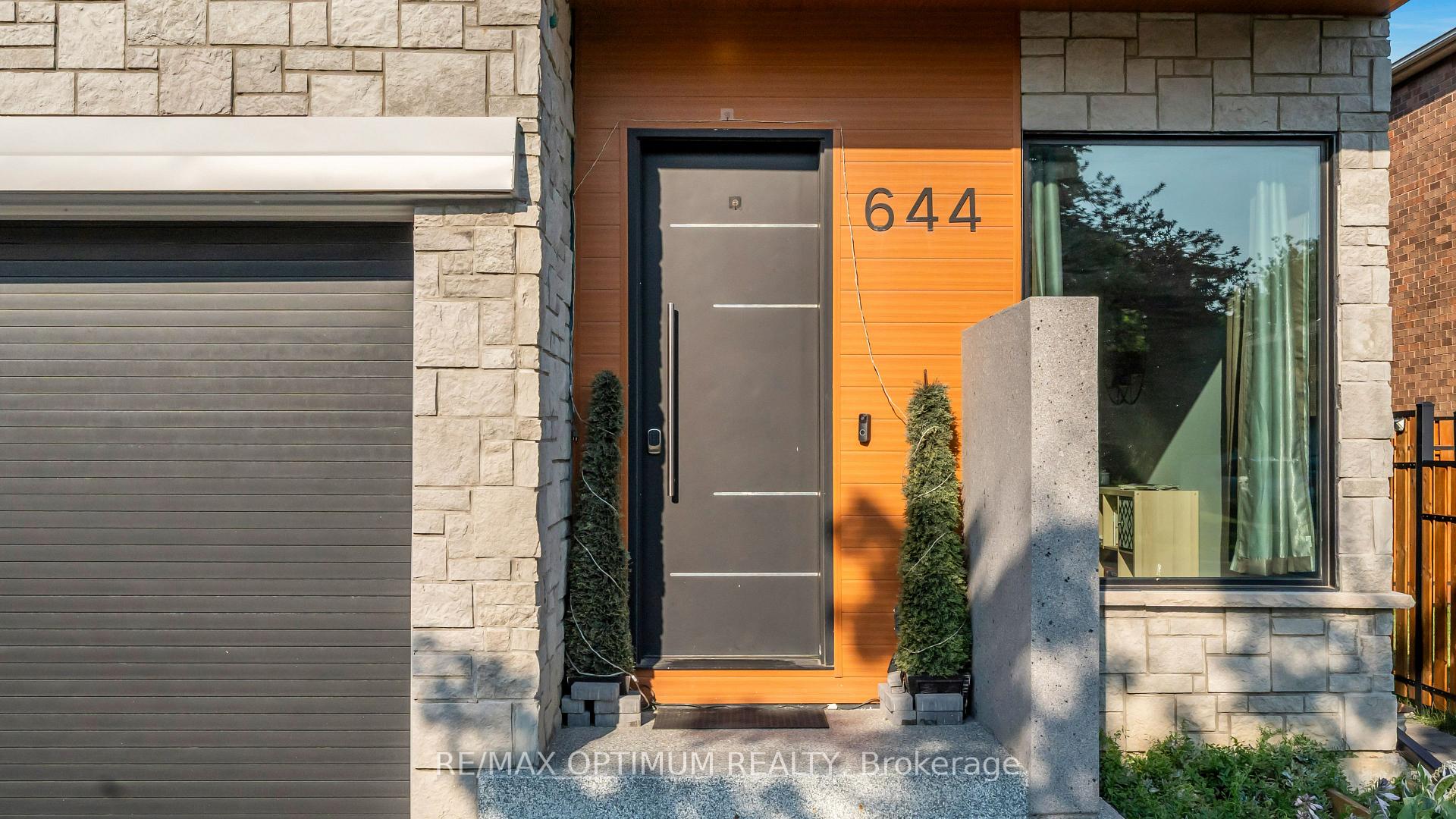 Photo 2 of 644 Roselaire Trail, Mississauga, Hurontario — HOMEH