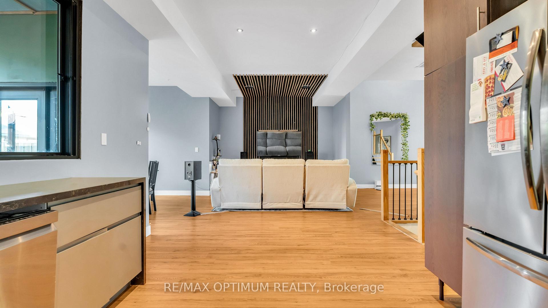Photo 12 of 644 Roselaire Trail, Mississauga, Hurontario — HOMEH