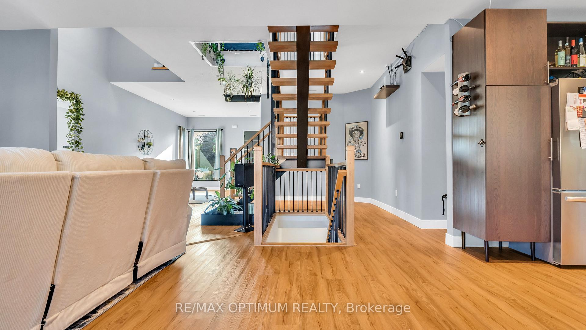 Photo 13 of 644 Roselaire Trail, Mississauga, Hurontario — HOMEH