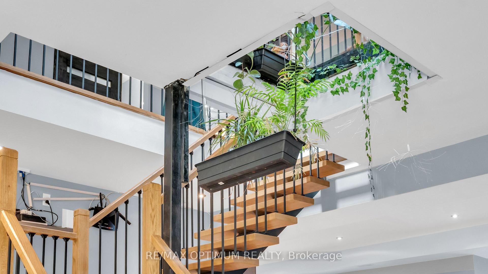 Photo 17 of 644 Roselaire Trail, Mississauga, Hurontario — HOMEH