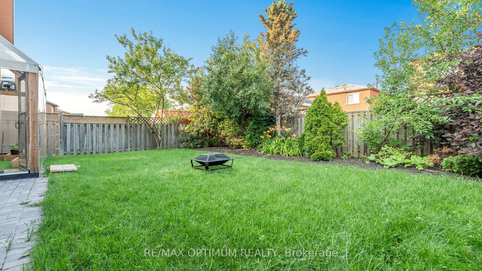 Photo 42 of 644 Roselaire Trail, Mississauga, Hurontario — HOMEH