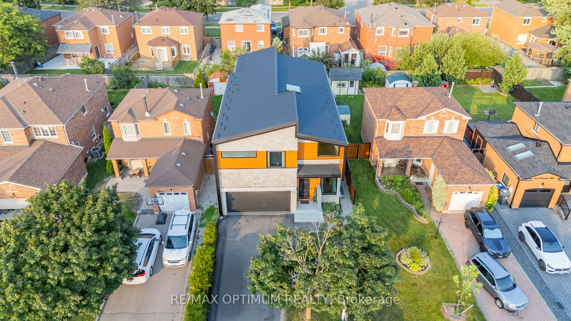 Photo 45 of 644 Roselaire Trail, Mississauga, Hurontario — HOMEH