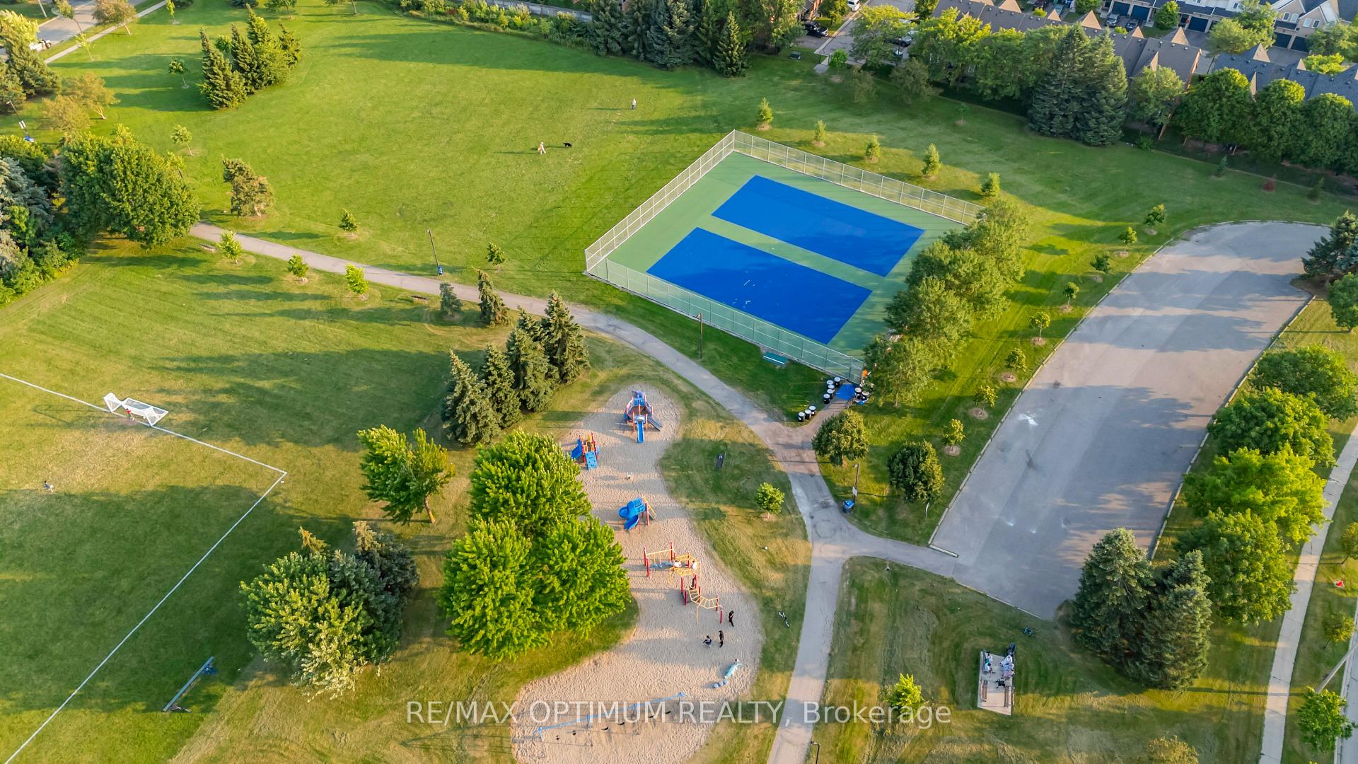 Photo 48 of 644 Roselaire Trail, Mississauga, Hurontario — HOMEH