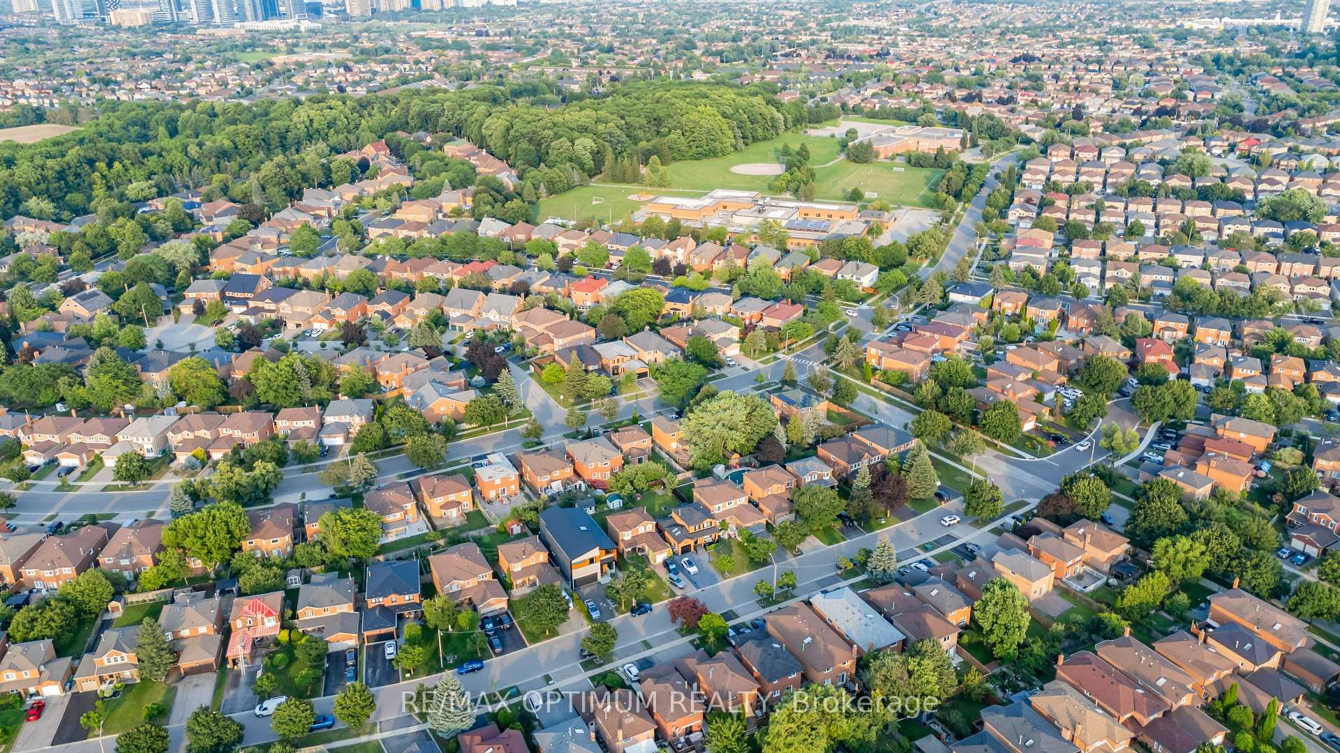 Photo 49 of 644 Roselaire Trail, Mississauga, Hurontario — HOMEH