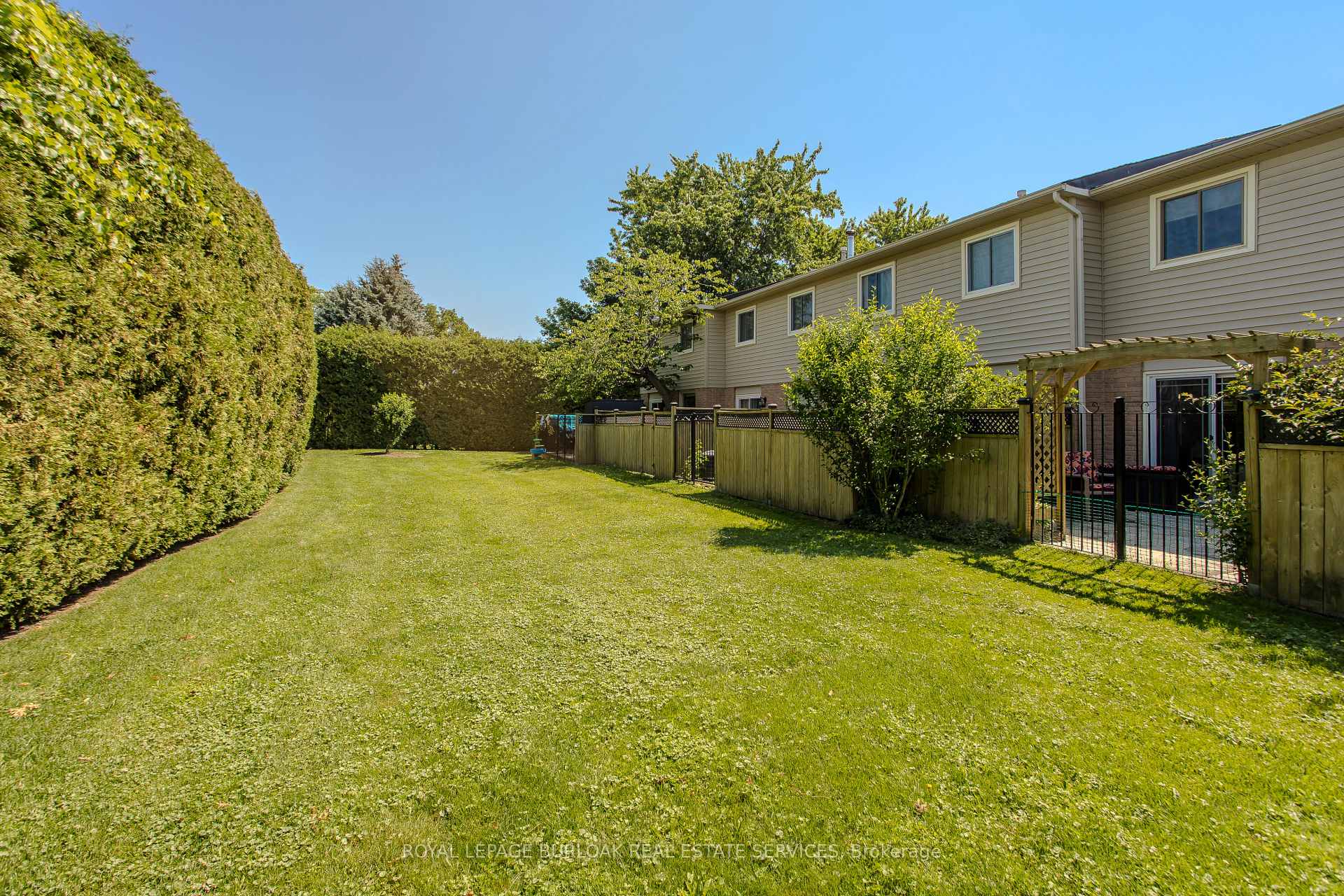 Photo 4 of Unit 9, 5411 Lakeshore Road, Burlington, Appleby — HOMEH