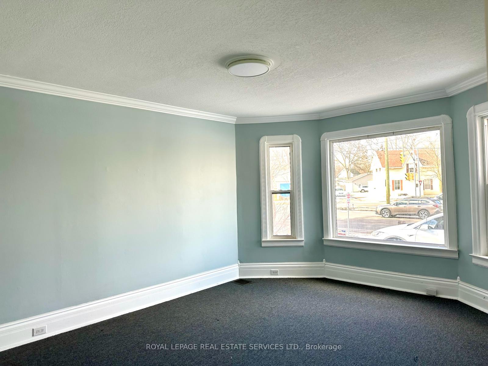 Photo 12 of 100 Essa Road, Barrie, Allandale Centre — HOMEH