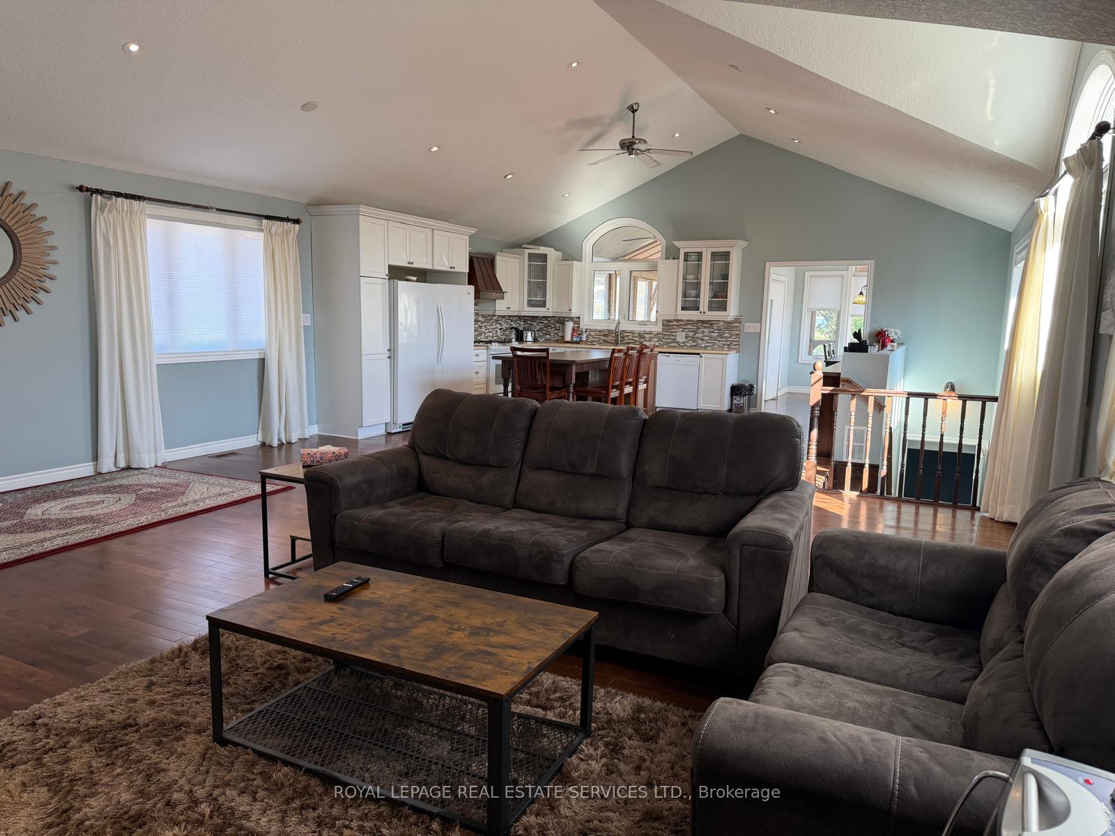Photo 49 of 100 Essa Road, Barrie, Allandale Centre — HOMEH