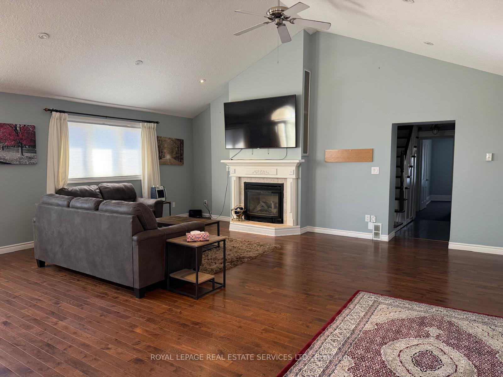 Photo 51 of 100 Essa Road, Barrie, Allandale Centre — HOMEH
