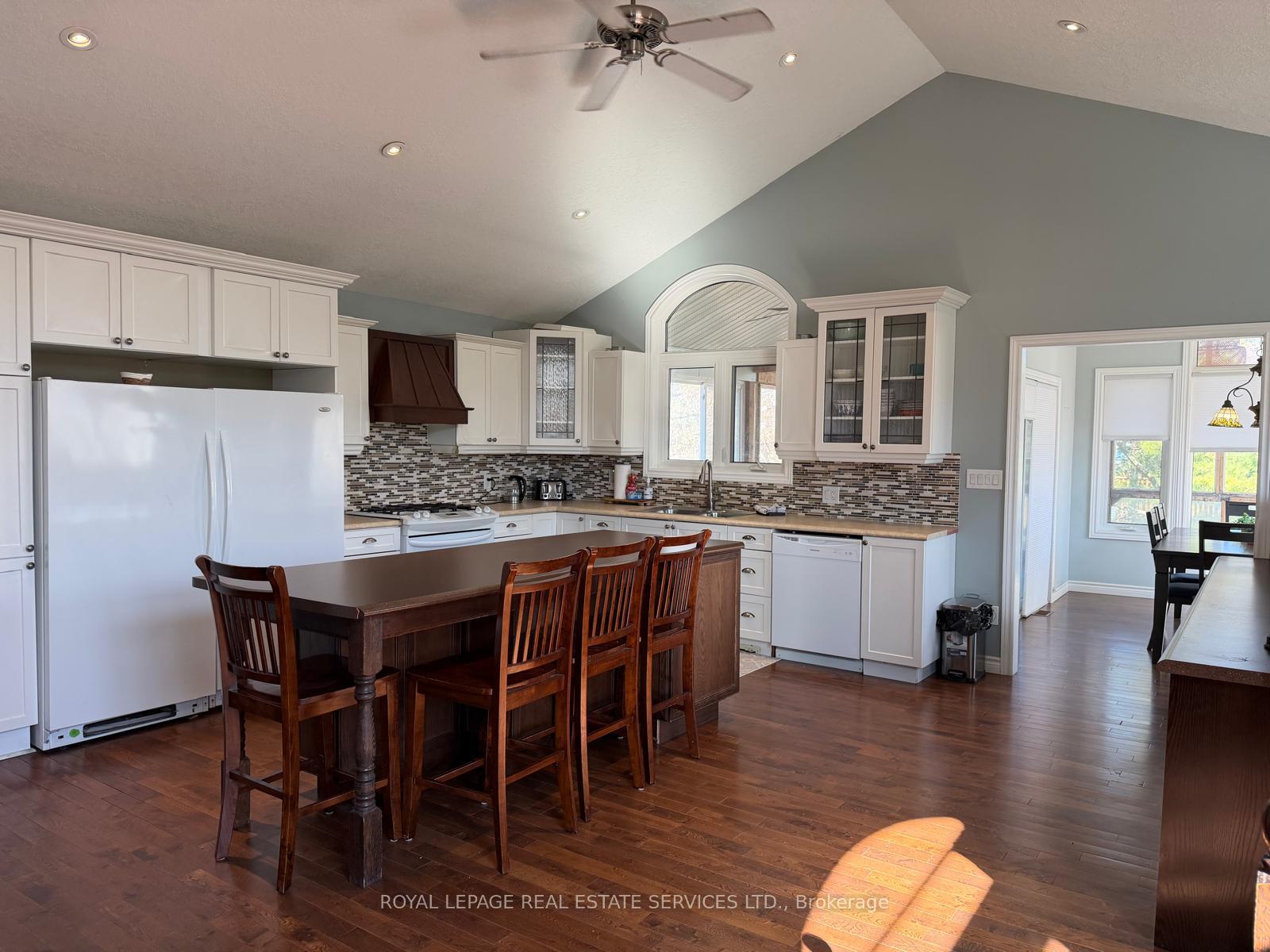 Photo 53 of 100 Essa Road, Barrie, Allandale Centre — HOMEH