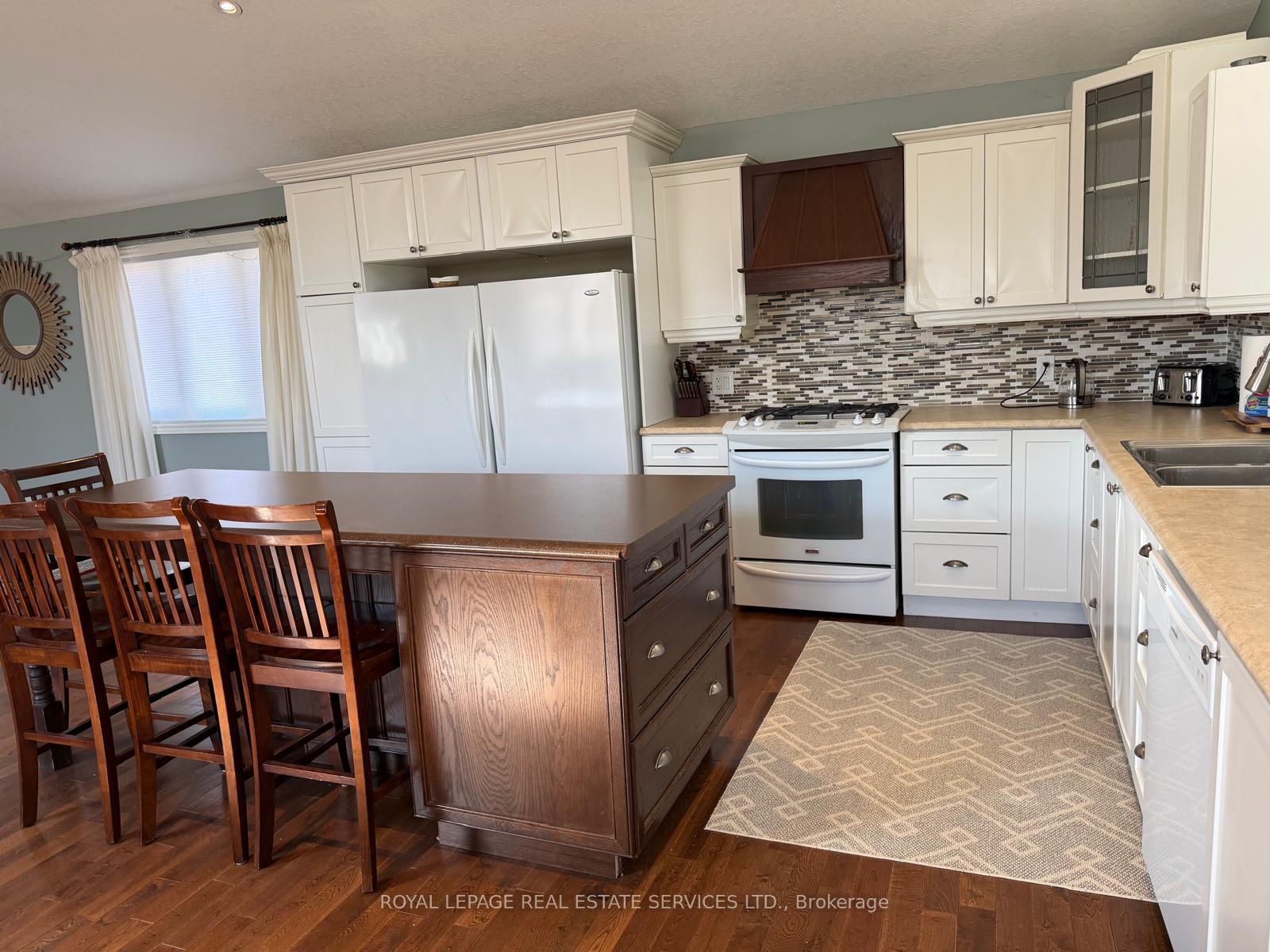 Photo 59 of 100 Essa Road, Barrie, Allandale Centre — HOMEH
