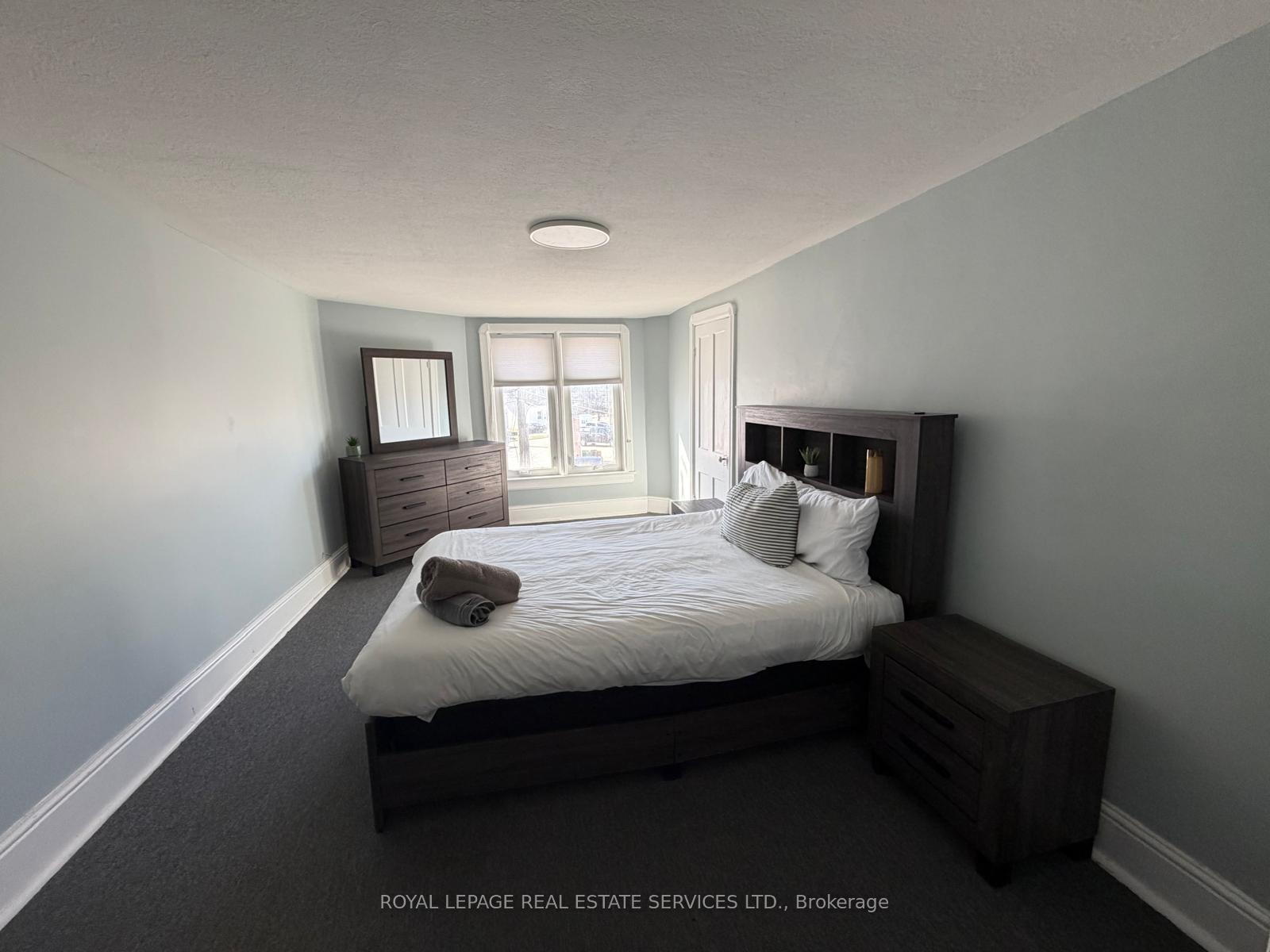 Photo 76 of 100 Essa Road, Barrie, Allandale Centre — HOMEH