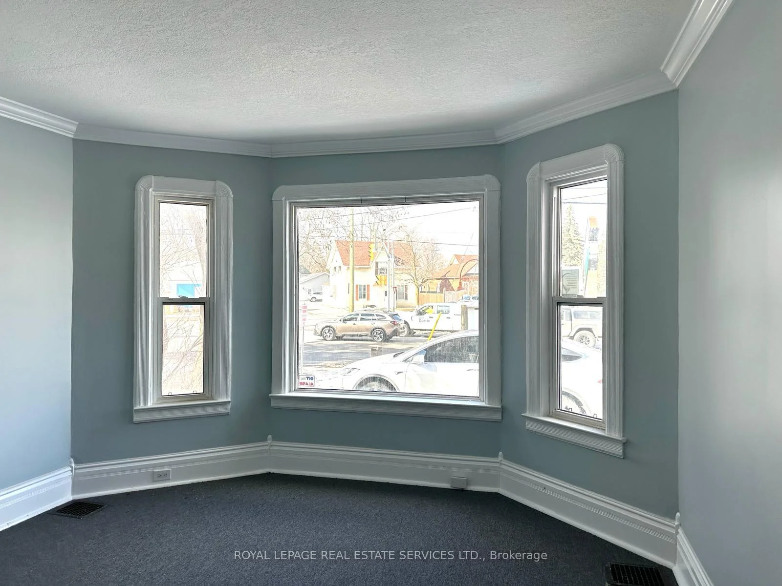 Photo 16 of 100 Essa Road, Barrie, Allandale Centre — HOMEH