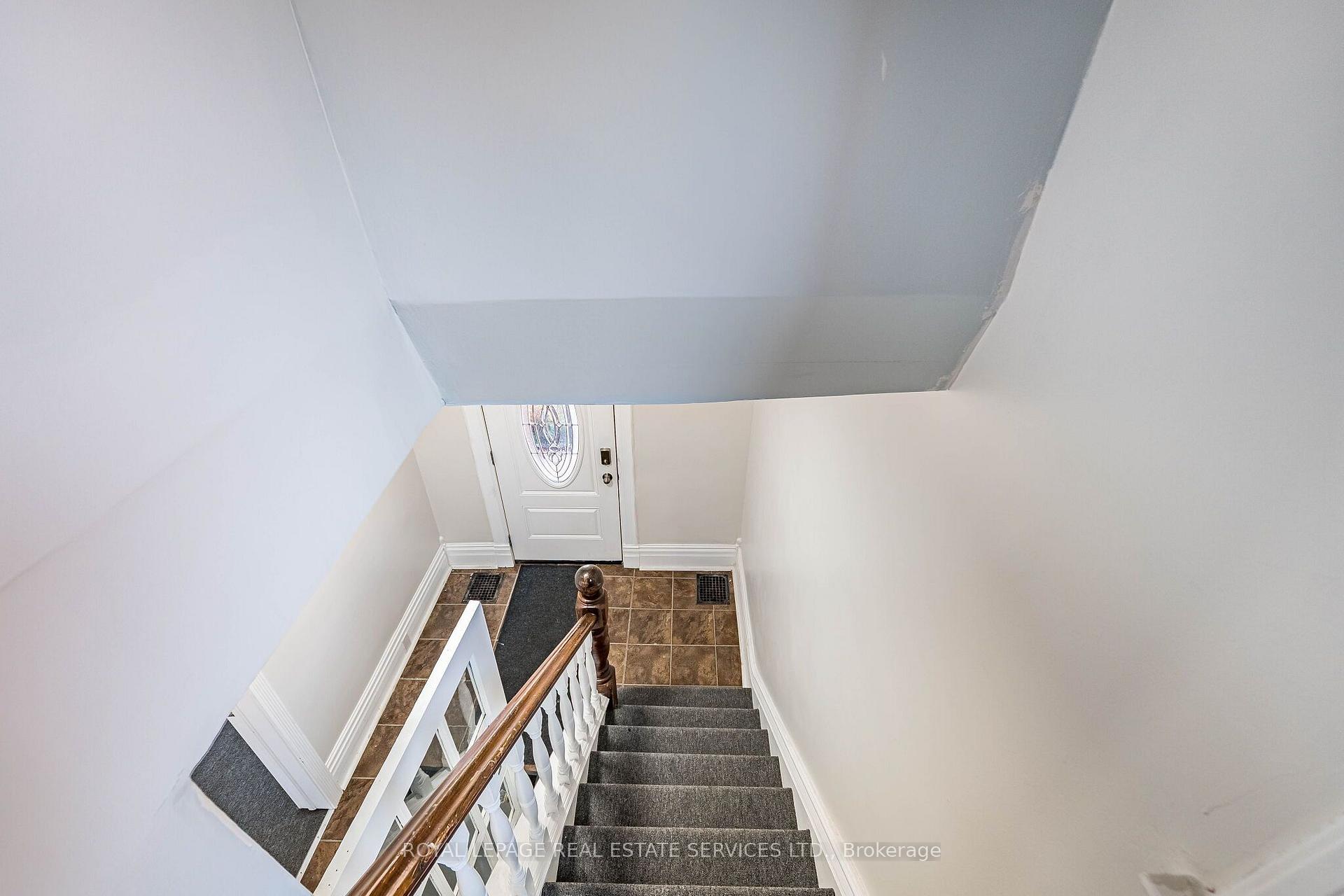 Photo 33 of 100 Essa Road, Barrie, Allandale Centre — HOMEH