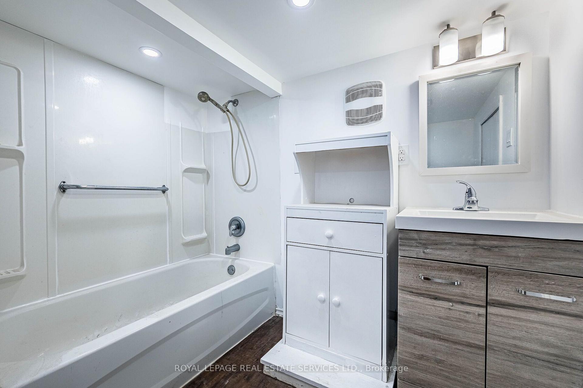 Photo 77 of 100 Essa Road, Barrie, Allandale Centre — HOMEH
