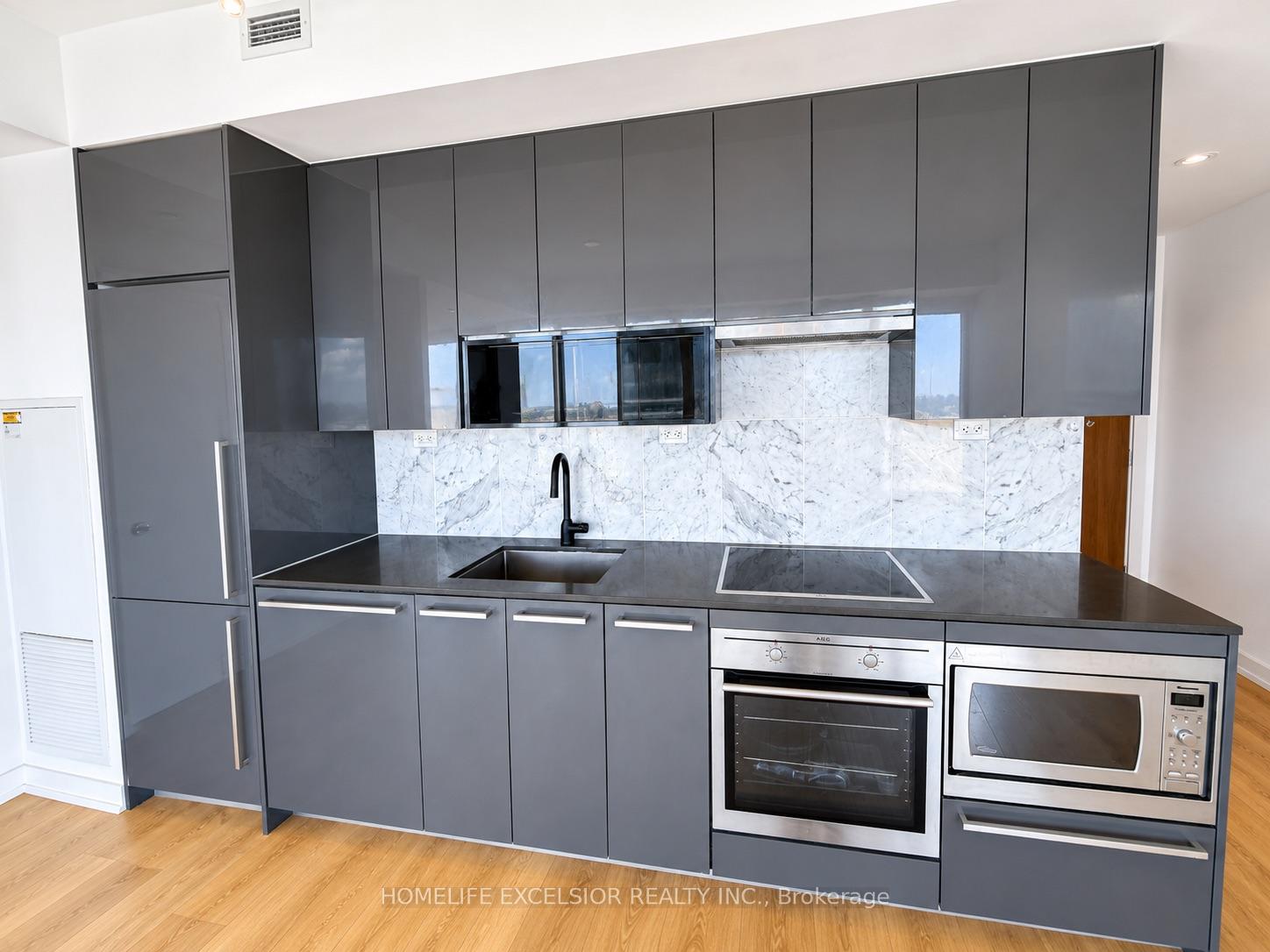 Photo 2 of Unit 712, 115 Mcmahon Drive, North York, Bayview Village — HOMEH