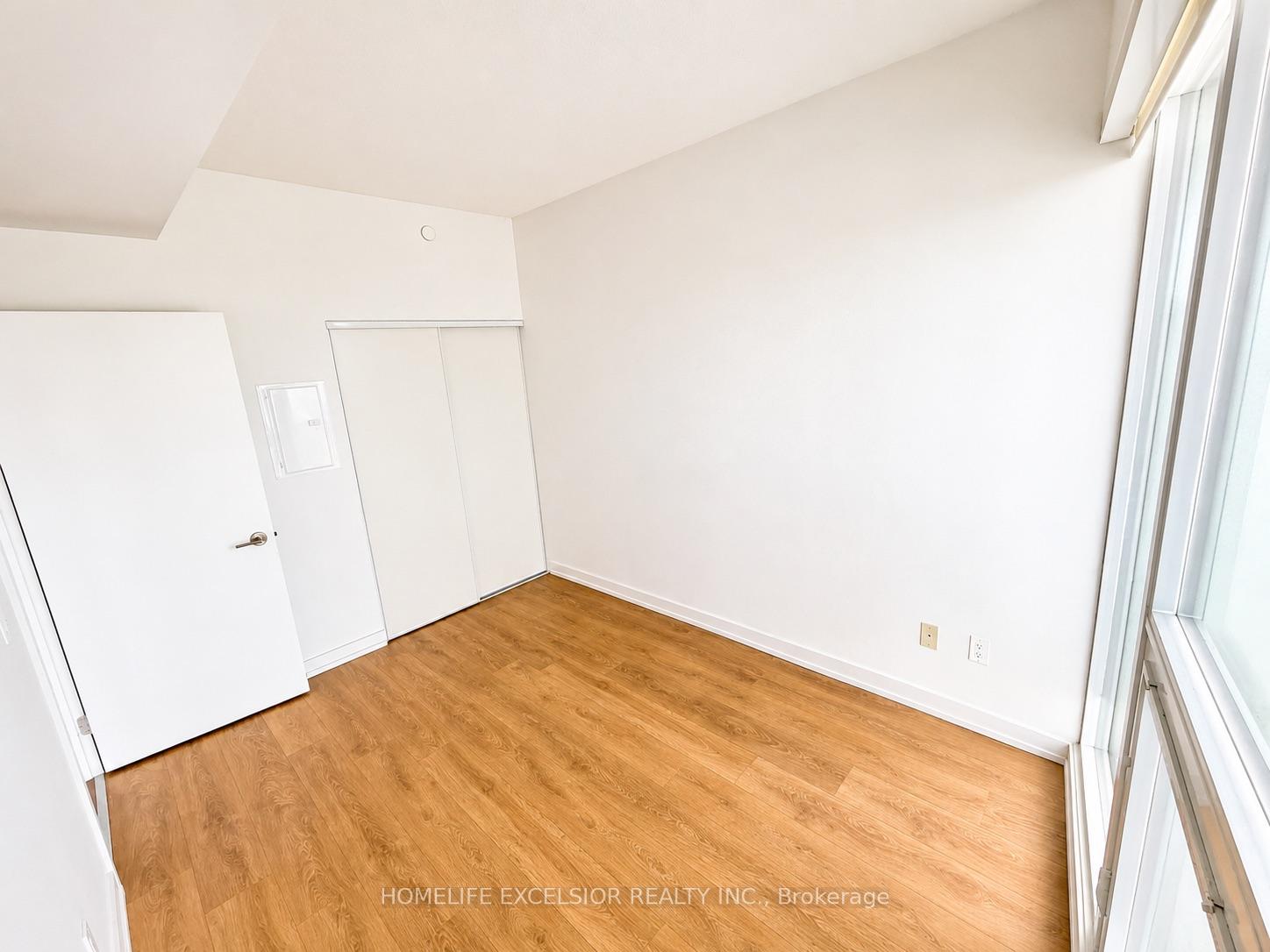 Photo 6 of Unit 712, 115 Mcmahon Drive, North York, Bayview Village — HOMEH