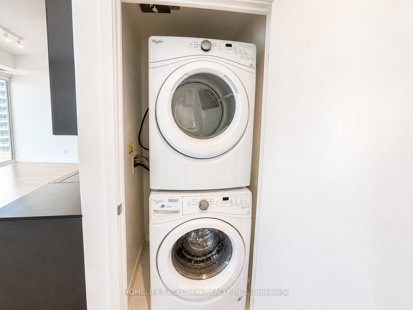 Photo 7 of Unit 712, 115 Mcmahon Drive, North York, Bayview Village — HOMEH
