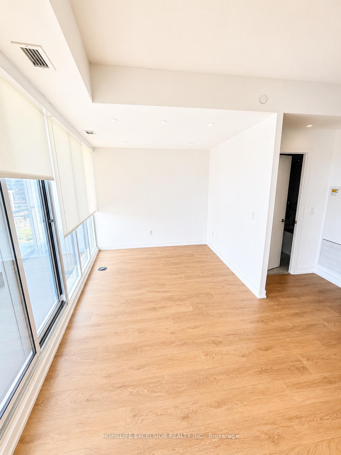 Photo 8 of Unit 712, 115 Mcmahon Drive, North York, Bayview Village — HOMEH