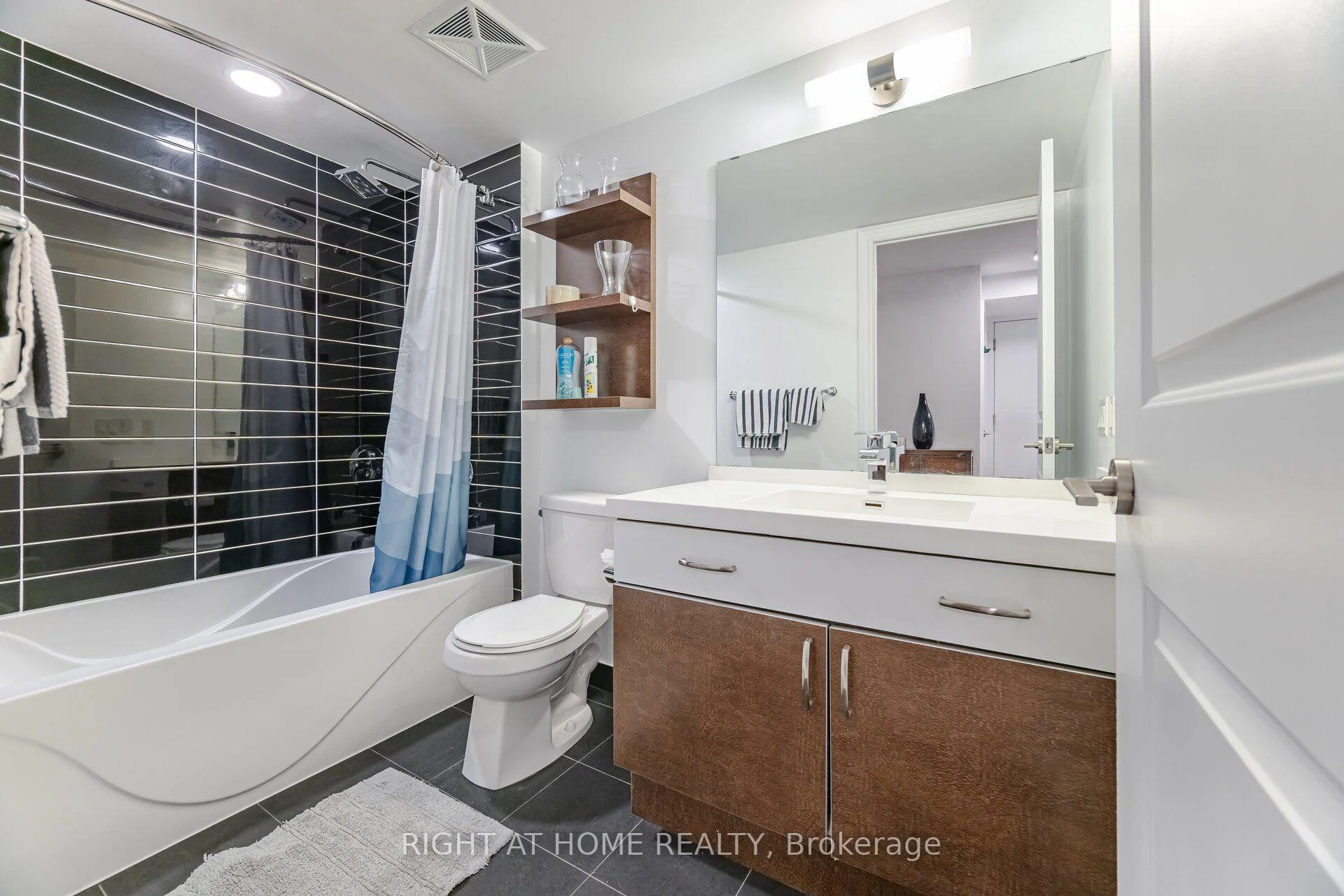 Photo 24 of Unit 1506, 28 Ted Rogers Way, Toronto, Church-Yonge Corridor — HOMEH