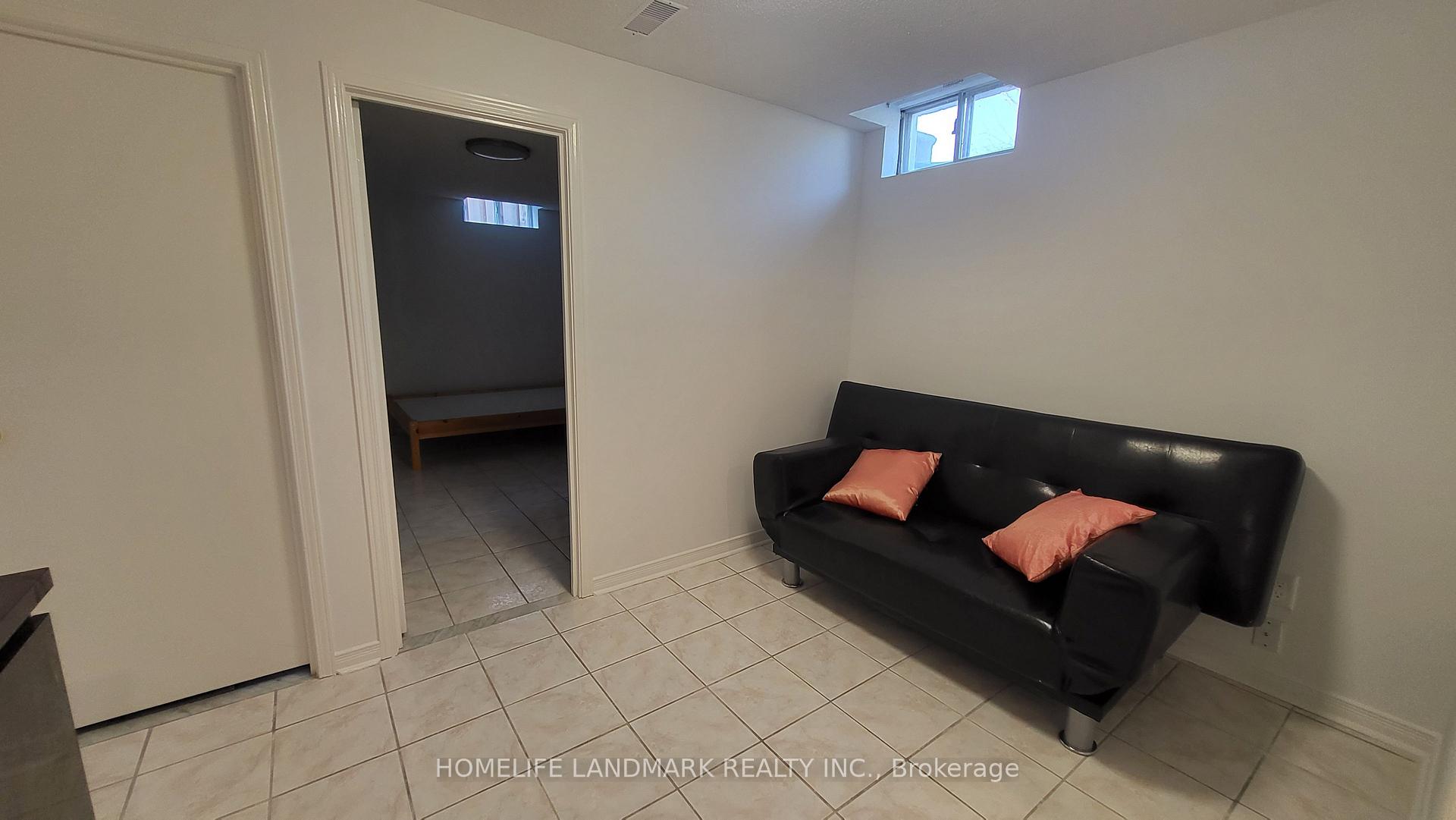 Photo 3 of 75 Maitland Drive, Markham, Milliken Mills West — HOMEH