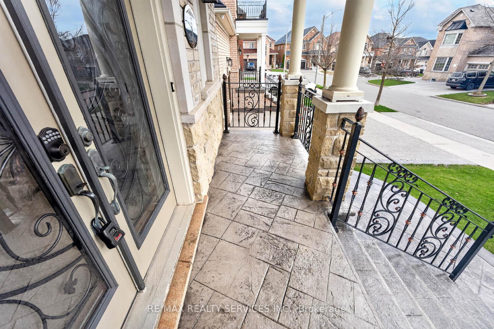 Photo 4 of 5 Pillar Road, Brampton, Bram West — HOMEH