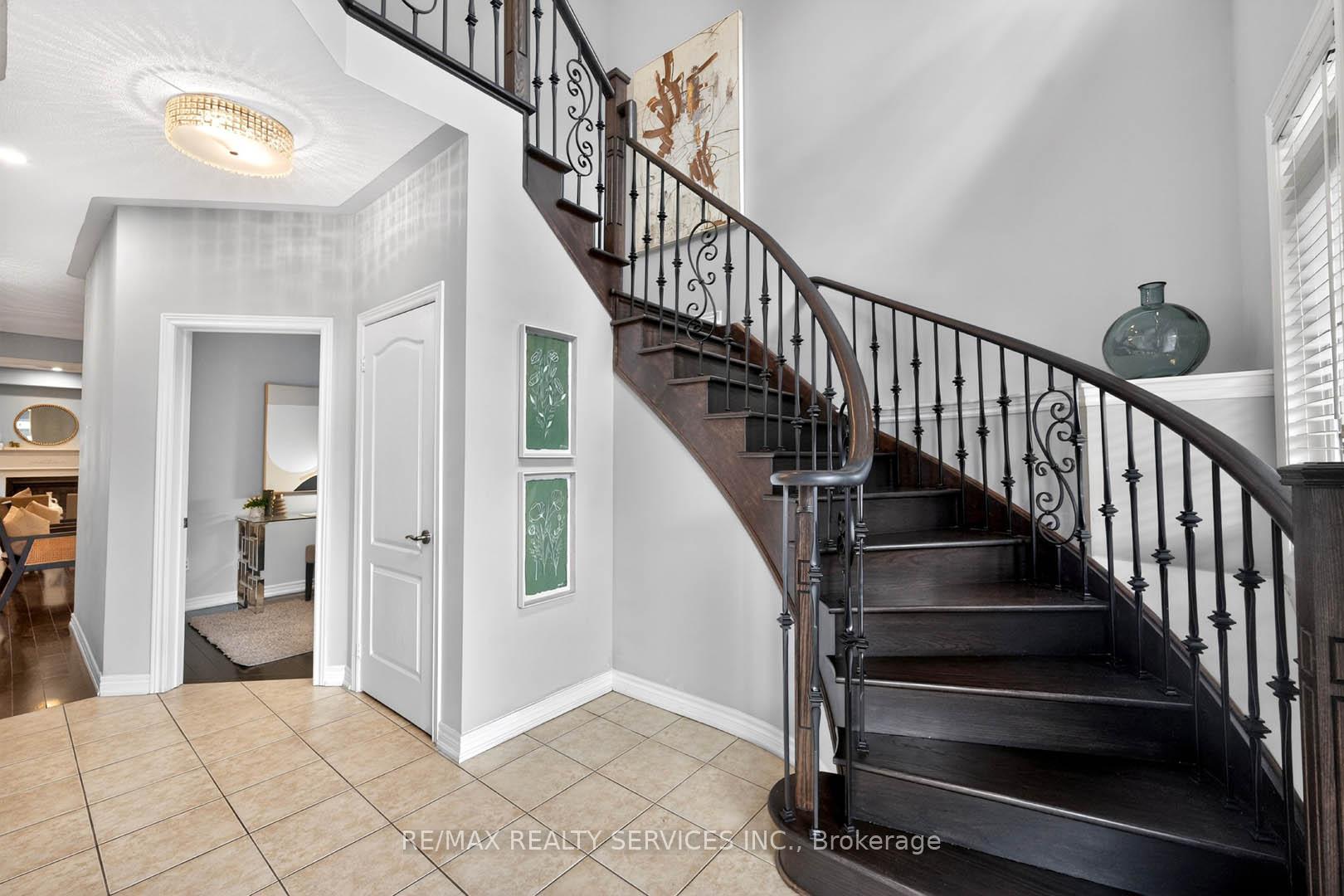 Photo 6 of 5 Pillar Road, Brampton, Bram West — HOMEH
