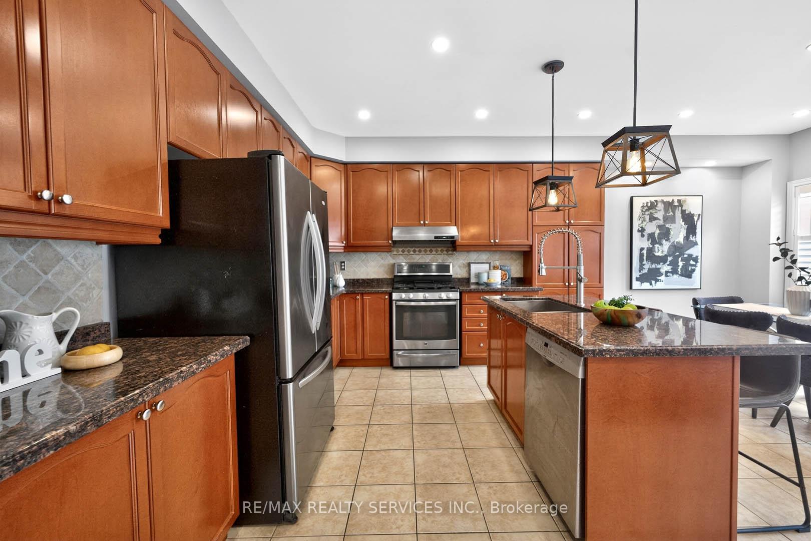 Photo 21 of 5 Pillar Road, Brampton, Bram West — HOMEH