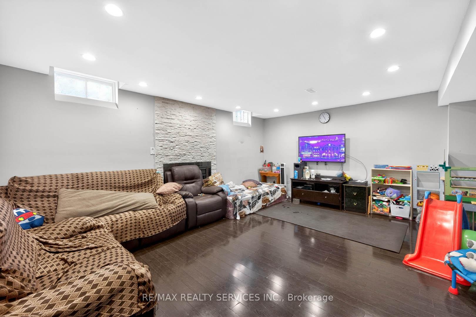 Photo 40 of 5 Pillar Road, Brampton, Bram West — HOMEH