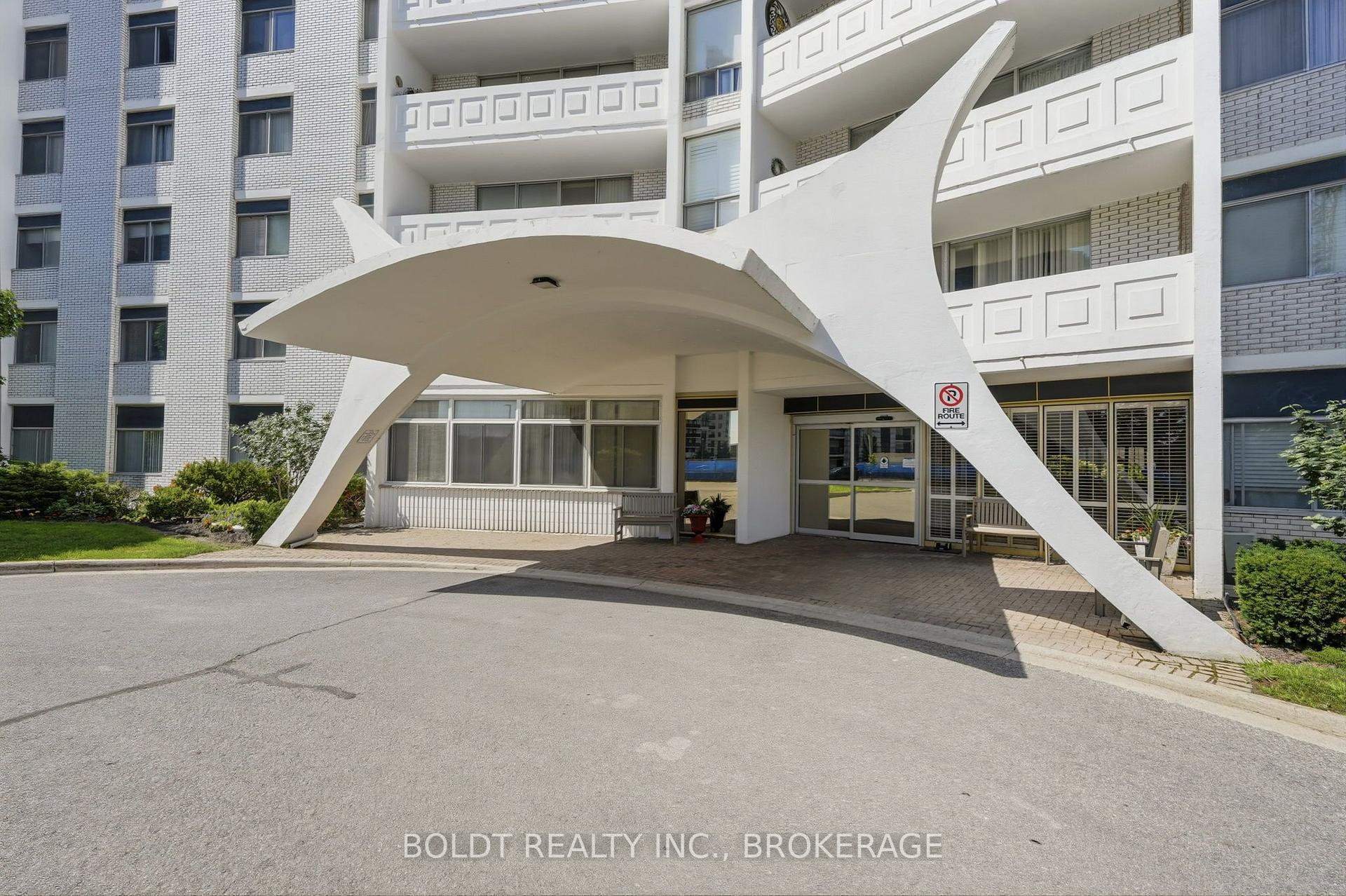 Photo 5 of Unit 504, 15 Towering Heights Boulevard, St. Catharines, Glendale/Glenridge — HOMEH