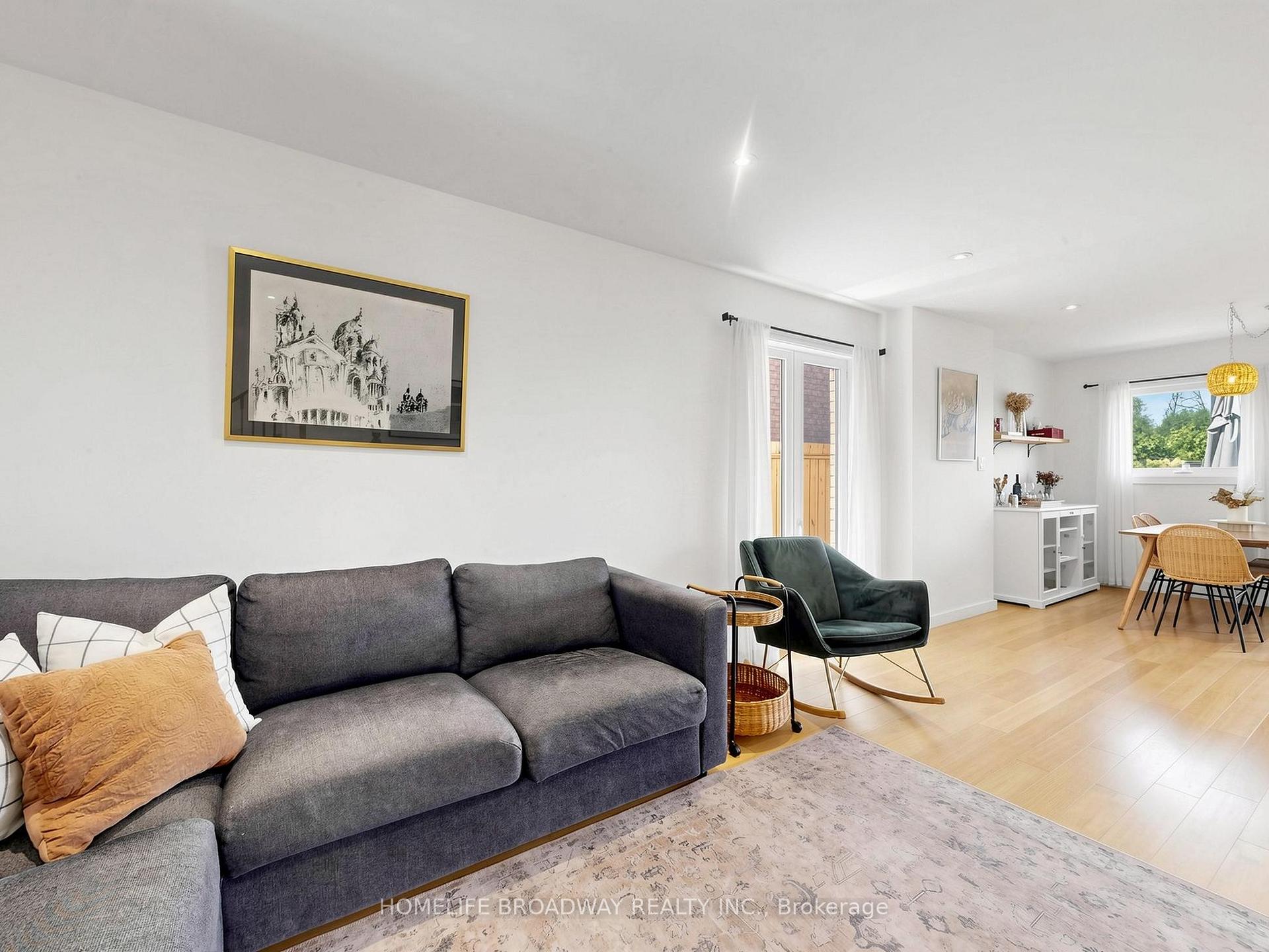 Photo 6 of 1118 Gossamer Drive, Pickering, Liverpool — HOMEH