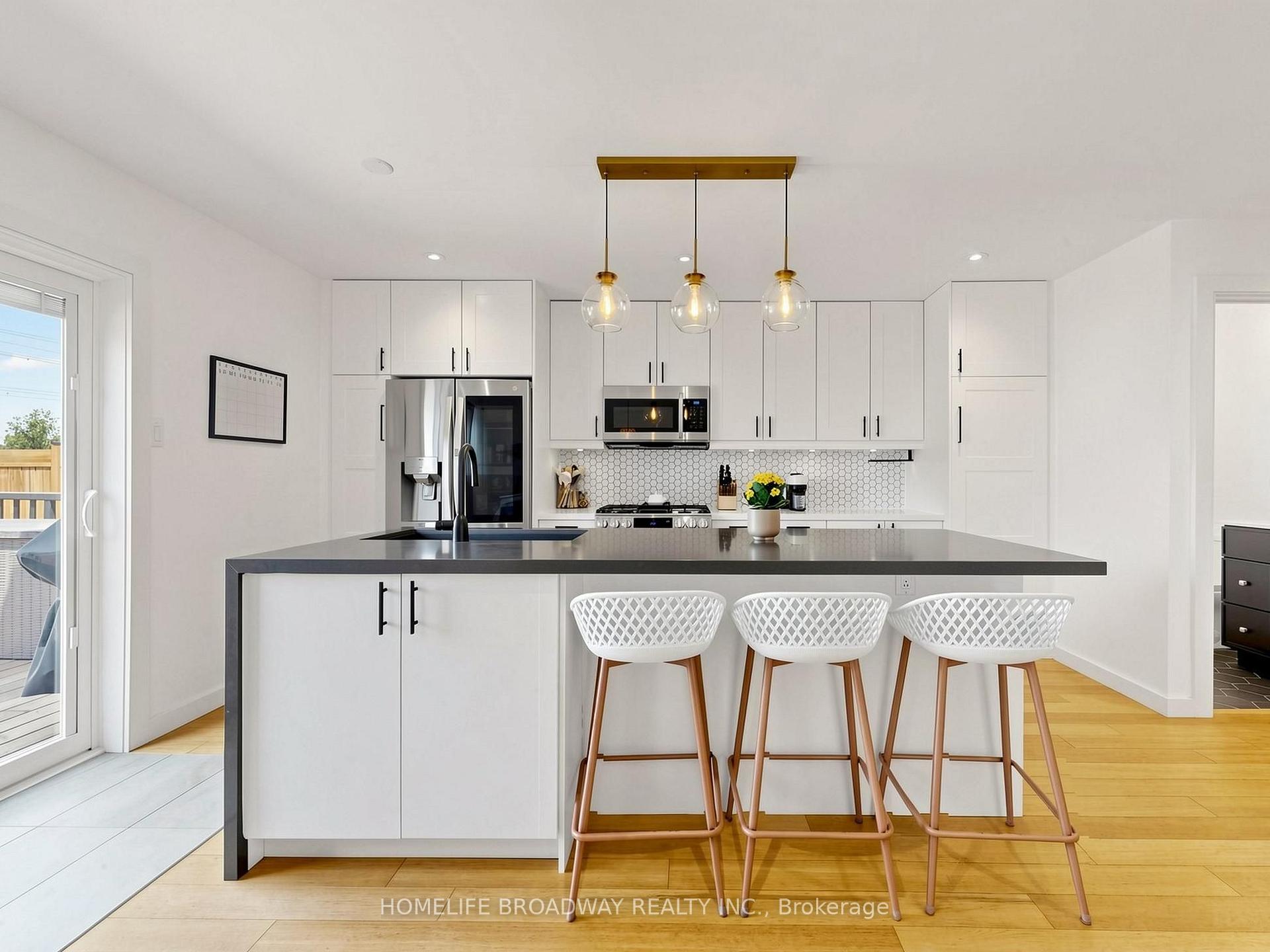 Photo 8 of 1118 Gossamer Drive, Pickering, Liverpool — HOMEH