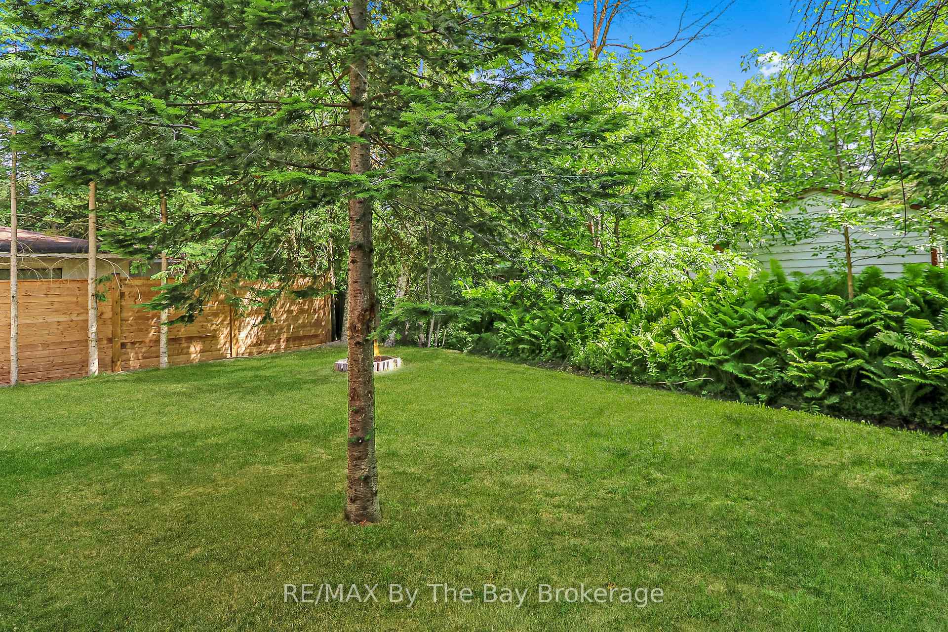 Photo 17 of 35 48TH Street N, Wasaga Beach — HOMEH