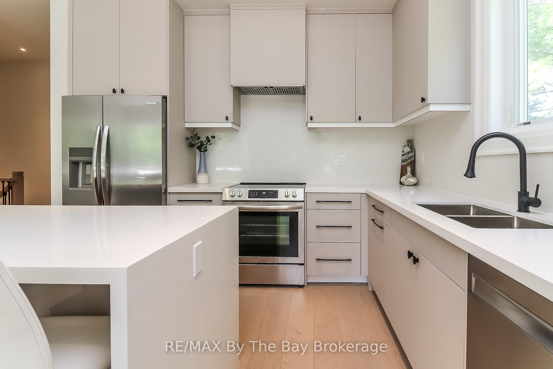 Photo 23 of 35 48TH Street N, Wasaga Beach — HOMEH
