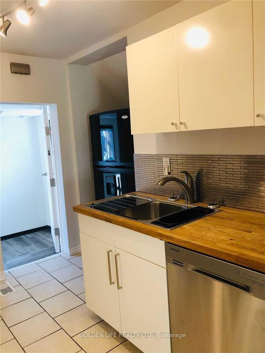 Photo 5 of Unit Upper, 27 Rivercourt Boulevard, Toronto, East York — HOMEH
